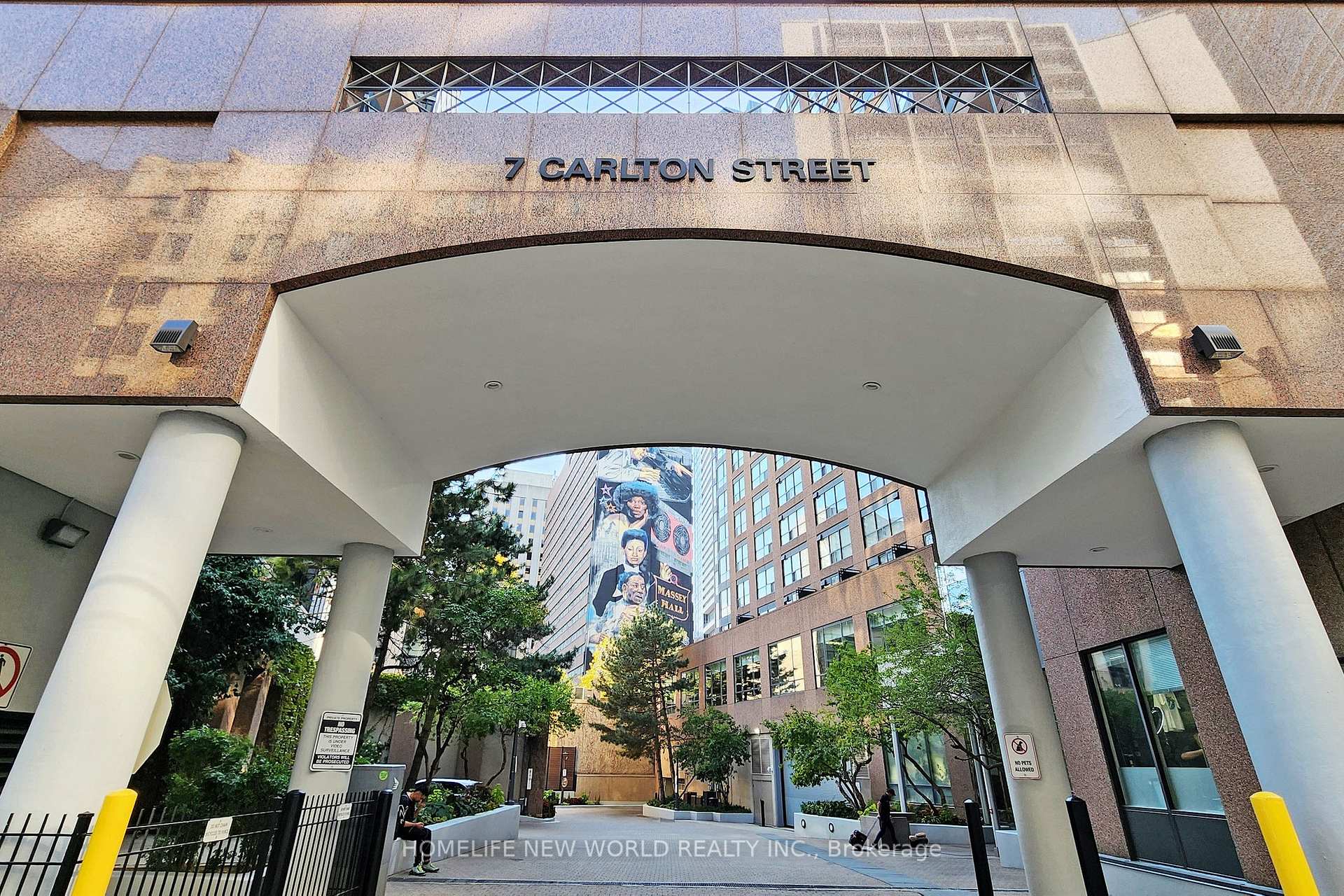 3 Bedrooms Condo at 7 Carlton, Toronto For sale