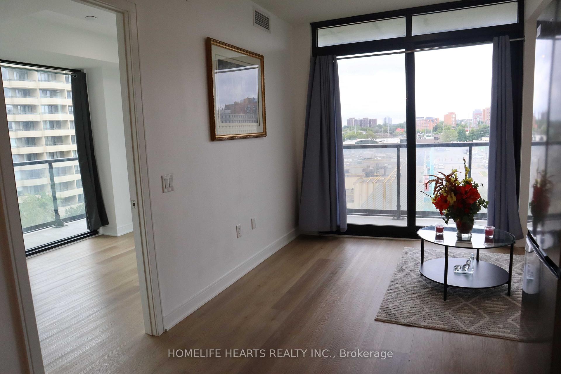 3 Bedrooms Condo at 86 Dundas, Mississauga For sale