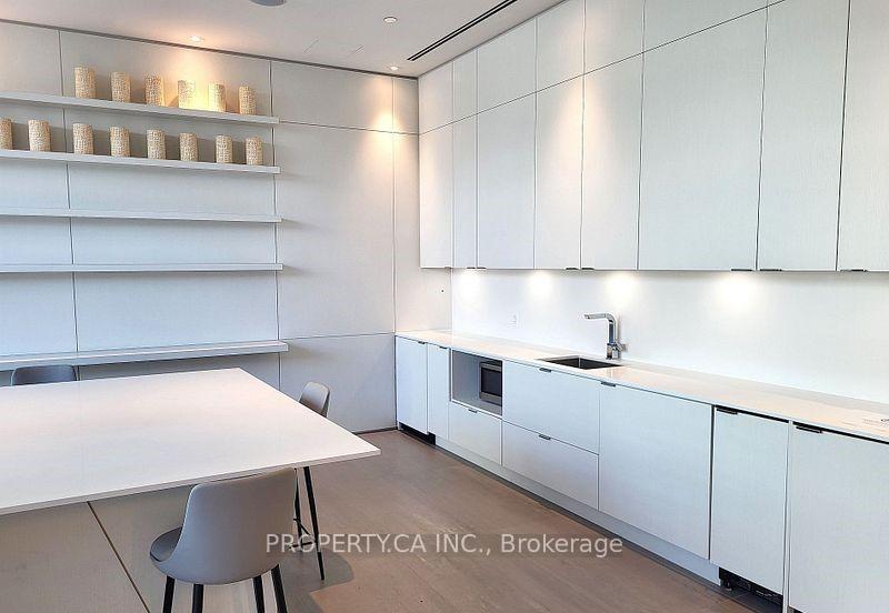 3 Bedrooms Condo at 3883 Quartz, Mississauga For sale