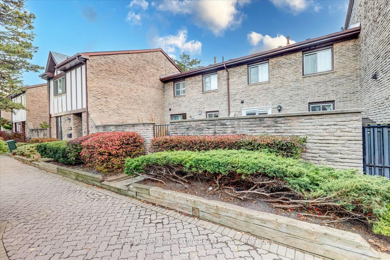 4 Bedrooms Condo at 100 Burrows Hall,  Toronto For sale