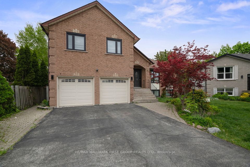 27 Evaleigh Court, Whitby, ON L1N 8N4