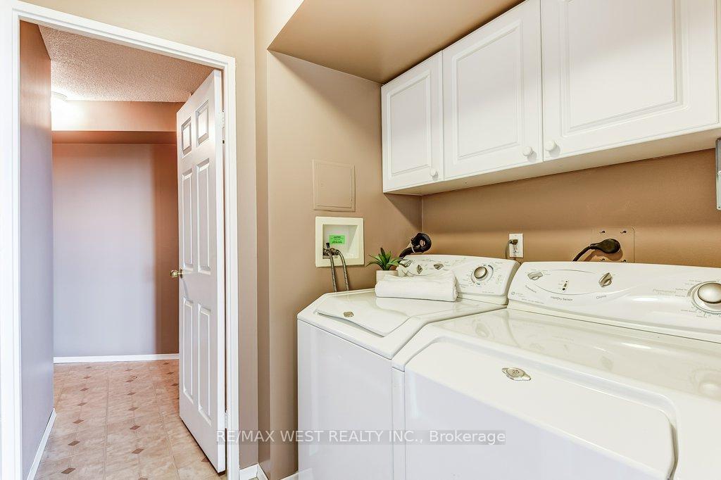 3 Bedrooms Condo at 2000 Islington, Toronto For sale