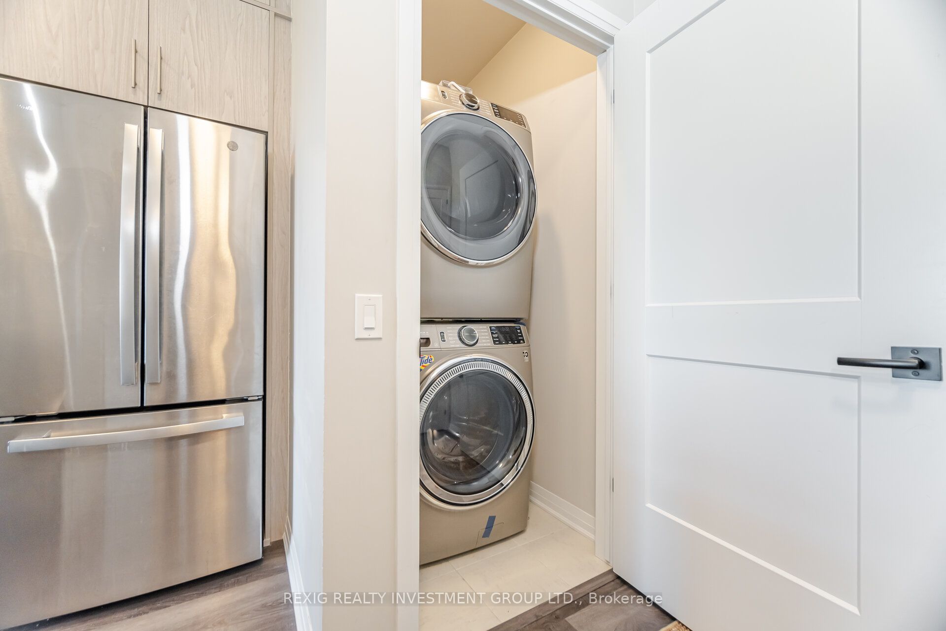 95 DUNDAS Street W, #613