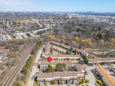 4 Bedrooms Condo at 3175 KIRWIN,  Mississauga For sale
