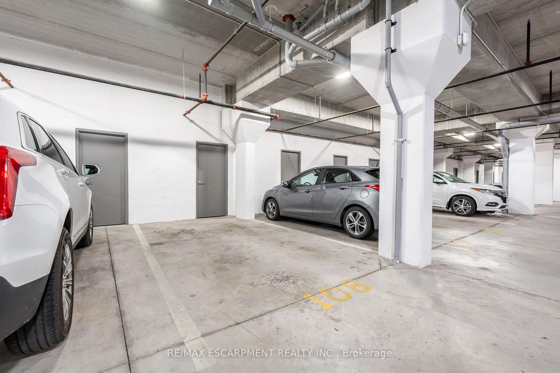 2 Bedrooms Condo at 1 Redfern, Hamilton For sale