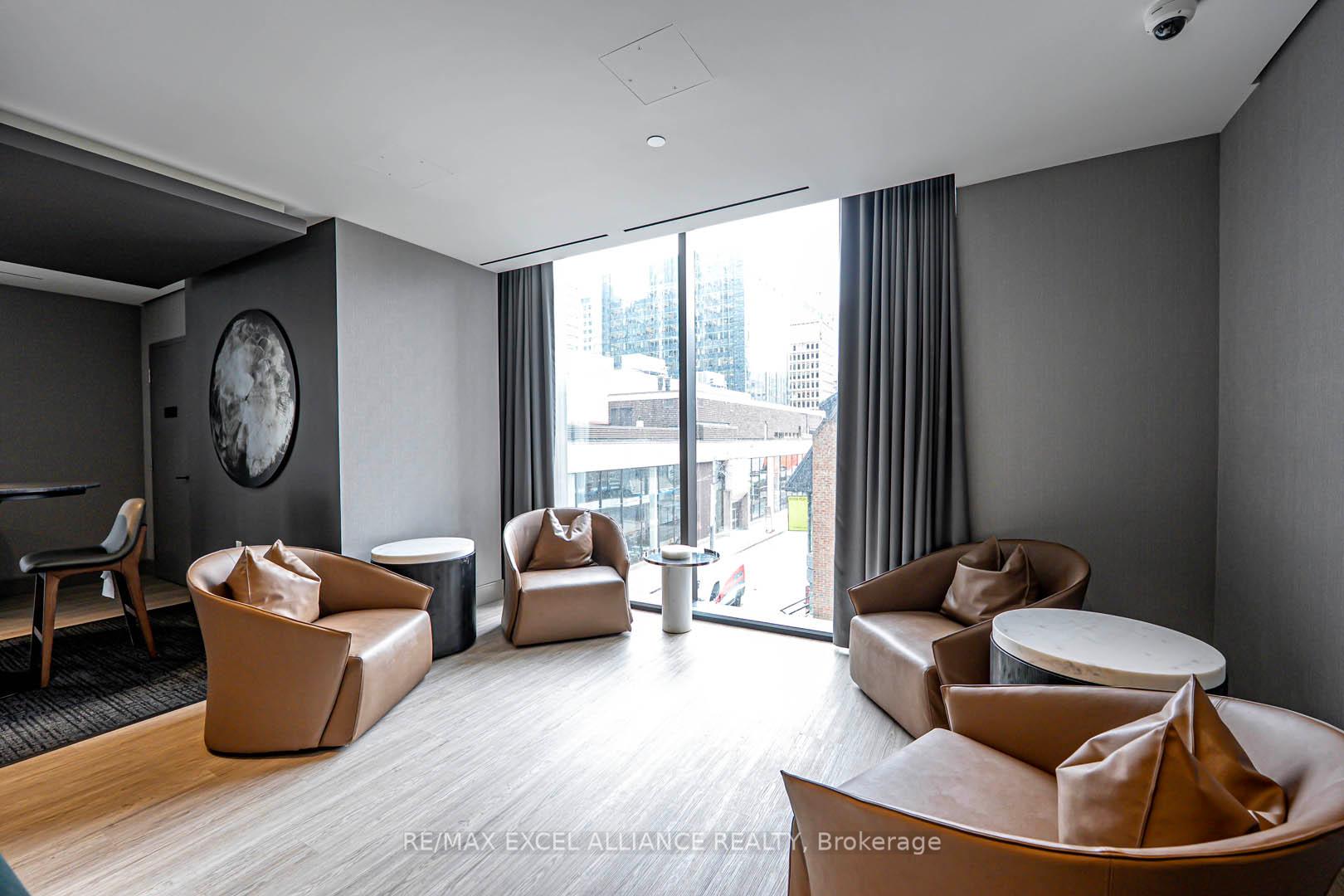 2 Bedrooms Condo at 8 Cumberland,  Toronto For sale