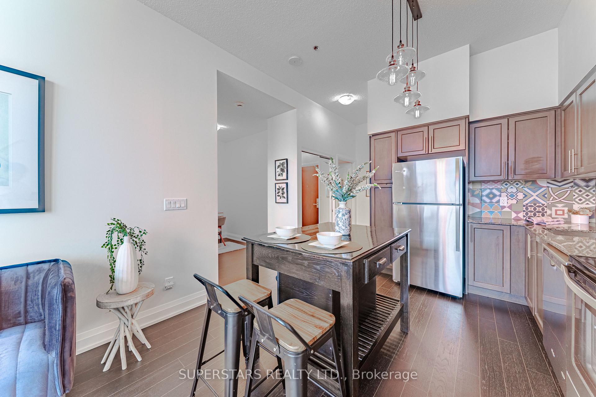2 Bedrooms Condo at 65 Speers, Oakville For sale