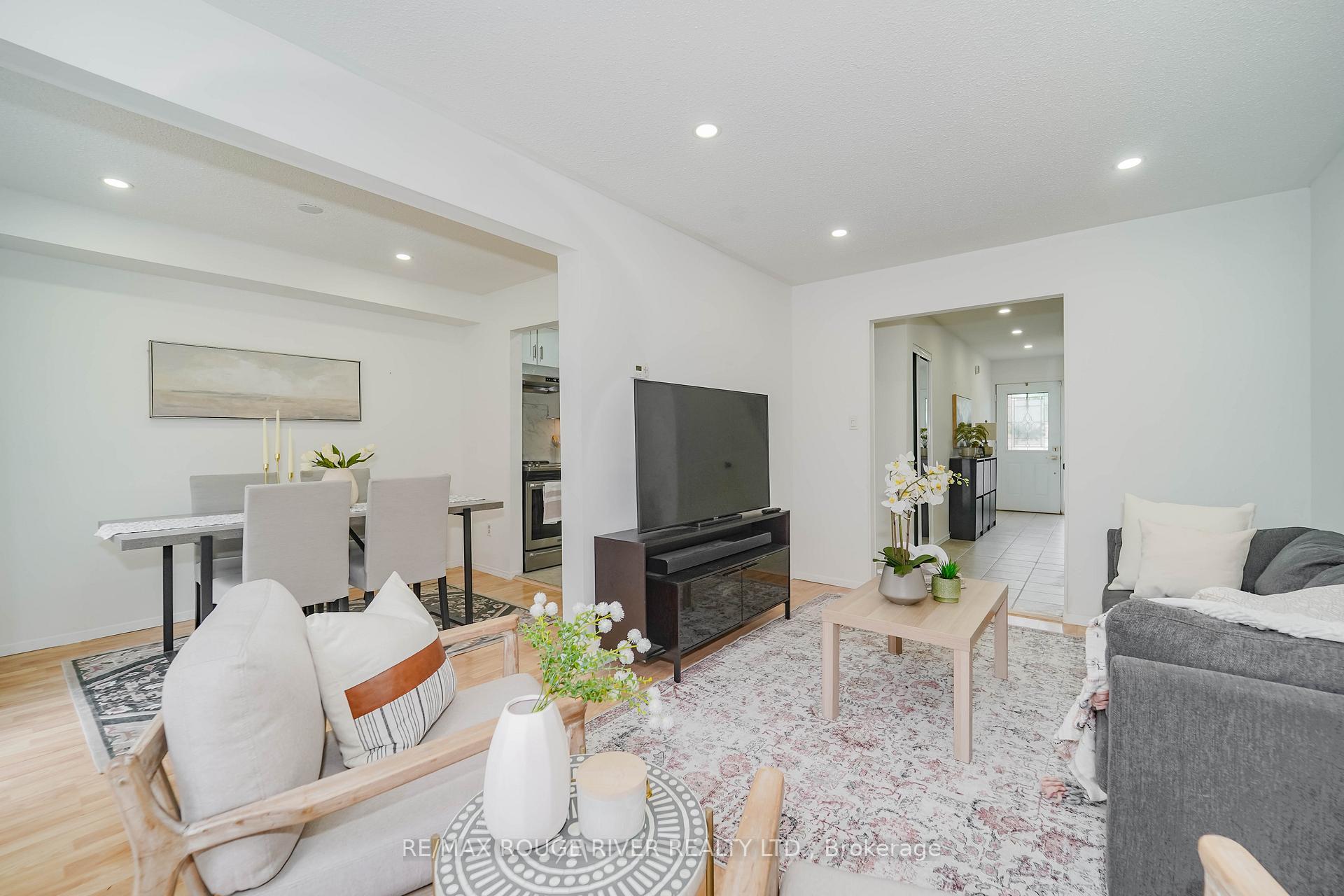 3 Bedrooms Condo at 100 Bridletowne, Toronto For sale
