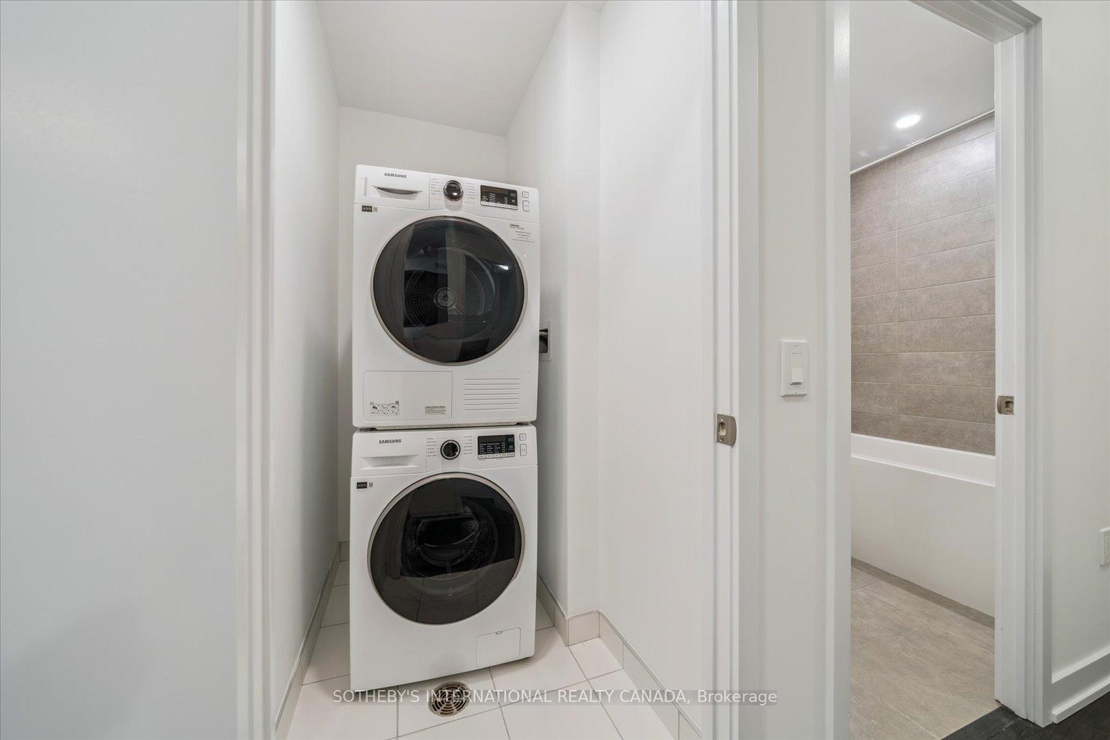 2 Bedrooms Condo at 15 Richardson, Toronto For sale