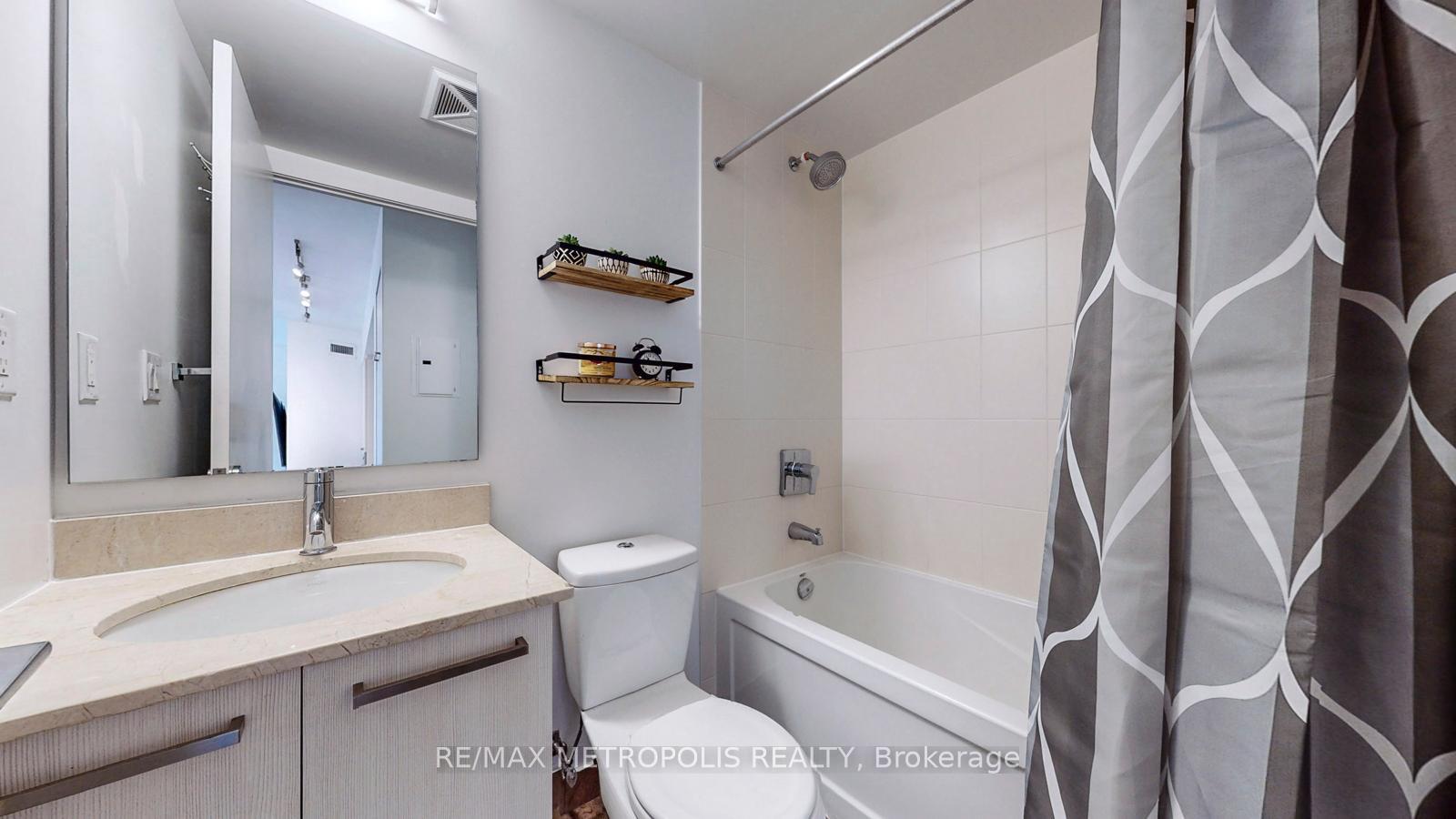 2 Bedrooms Condo at 12 York,  Toronto For sale