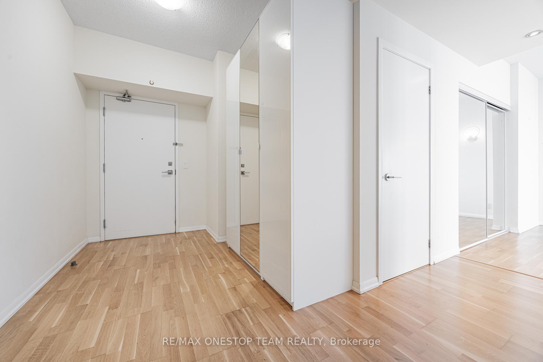 4 Bedrooms Condo at 832 Bay, Toronto For sale