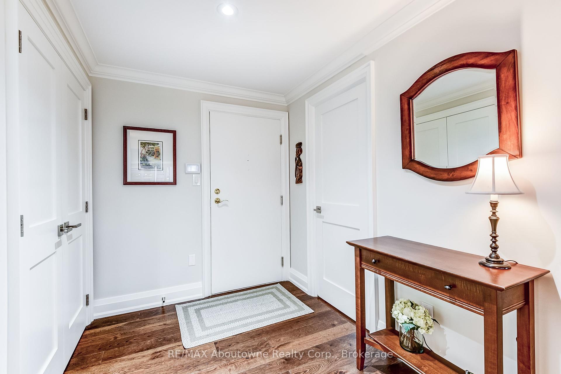 2 Bedrooms Condo at 2180 Marine, Oakville For sale