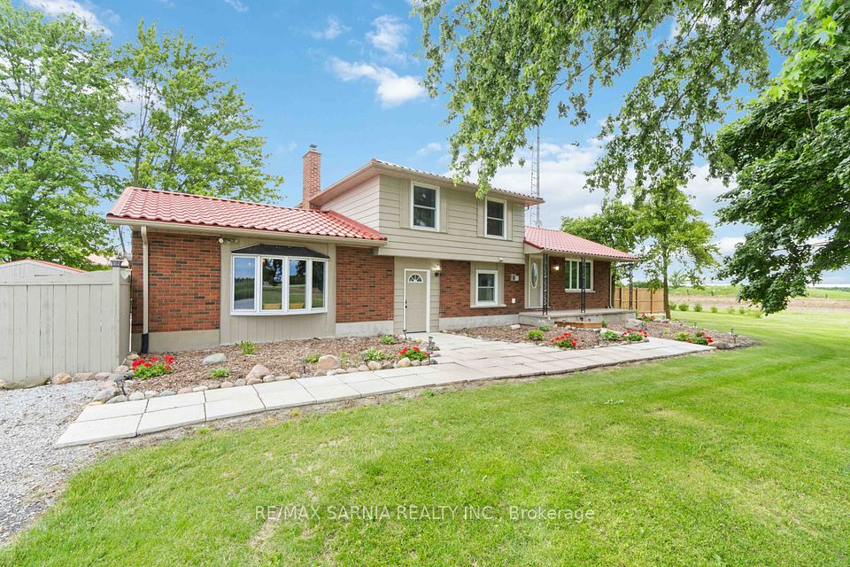2782 PETROLIA Line, Petrolia, ON N0N 1R0