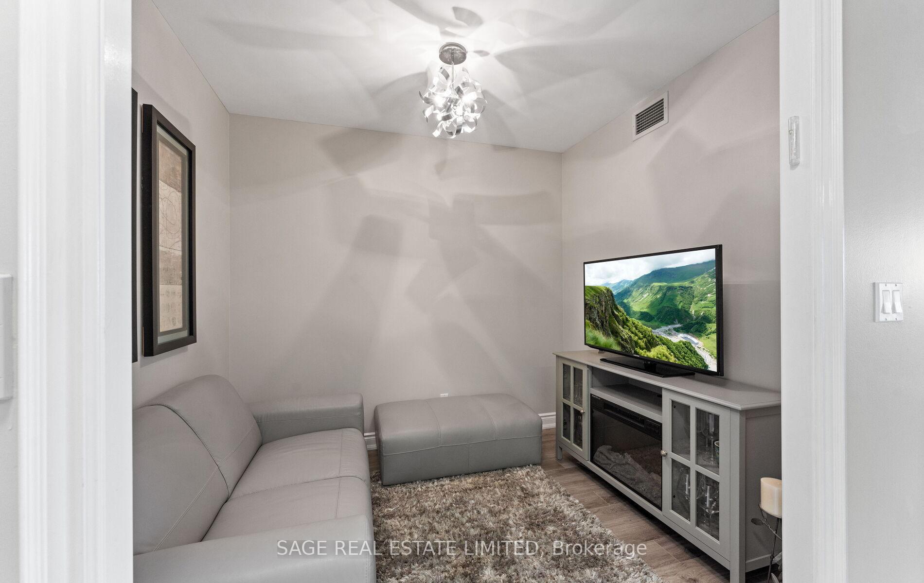 2 Bedrooms Condo at 88 Promenade, Vaughan For sale