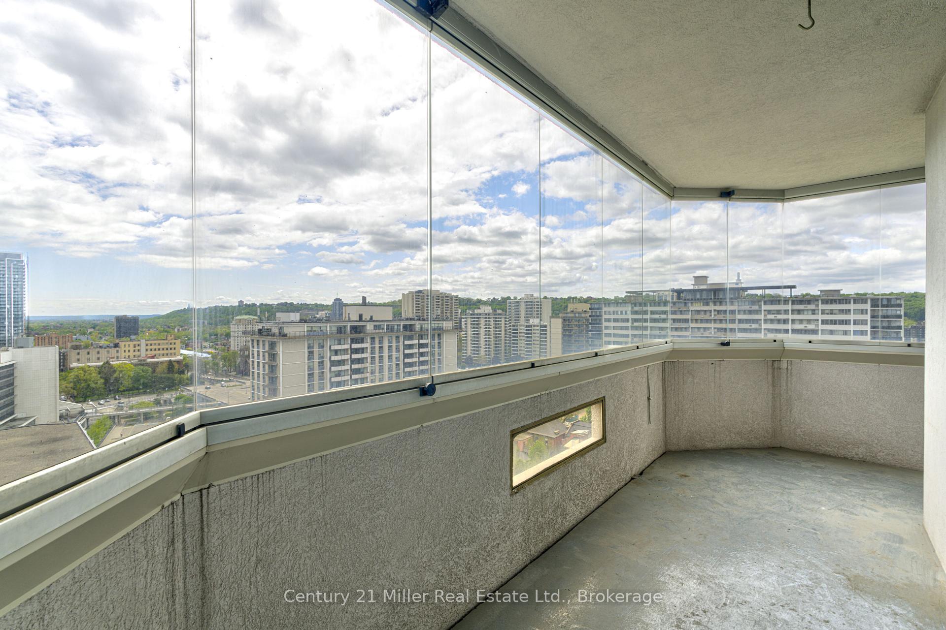 2 Bedrooms Condo at 67 Caroline, Hamilton For sale