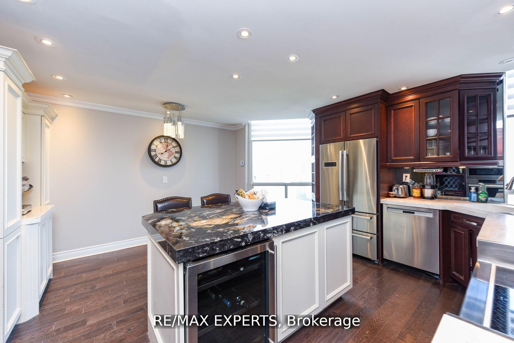 3 Bedrooms Condo at 4460 Tucana, Mississauga For sale