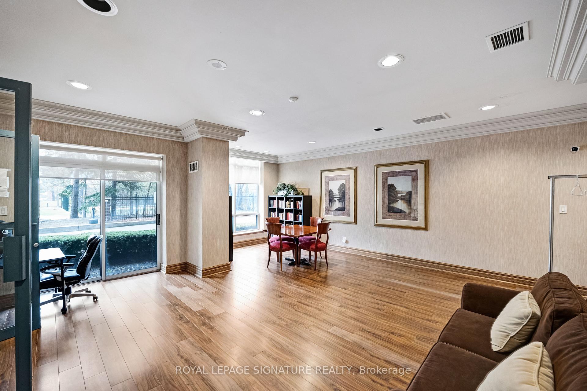 2 Bedrooms Condo at 233 Beecroft, Toronto For sale