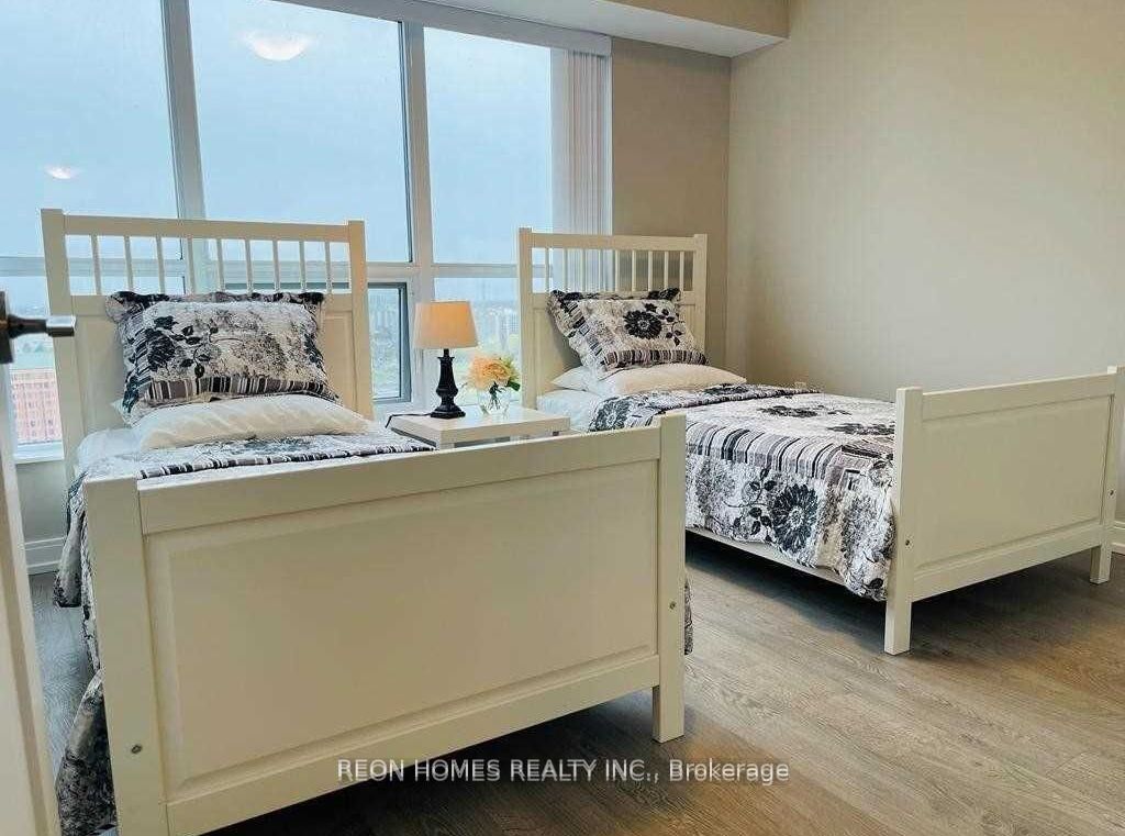 275 Village Green Square, #2116