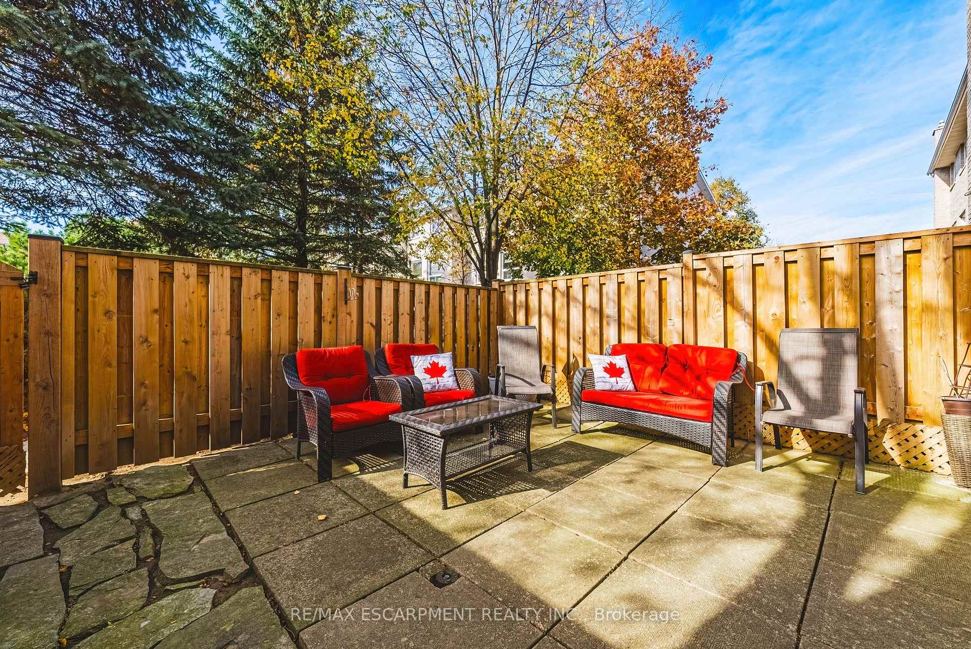 3 Bedrooms Condo at 1155 Paramount, Hamilton For sale