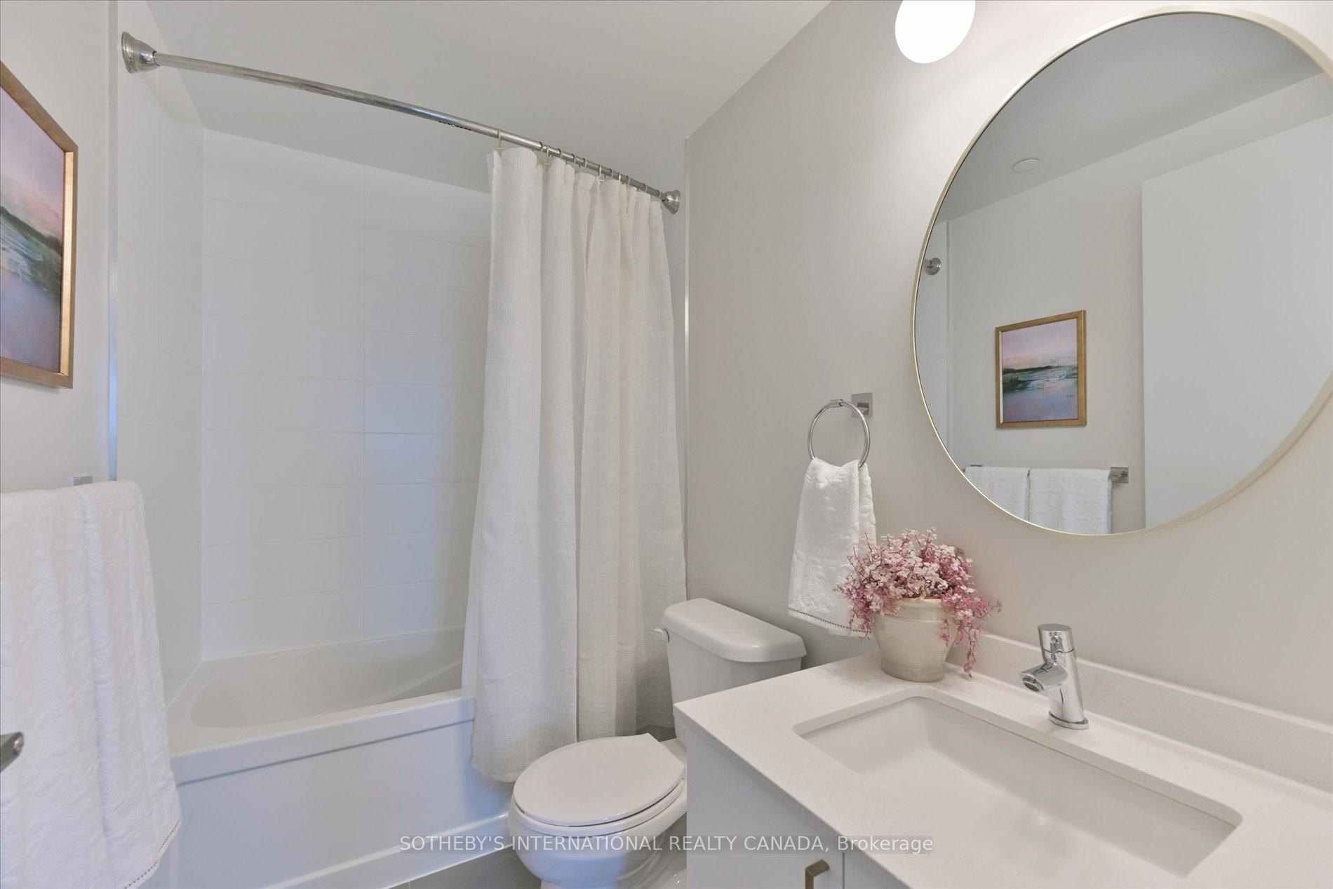 2 Bedrooms Condo at 5260 Dundas, Burlington For sale