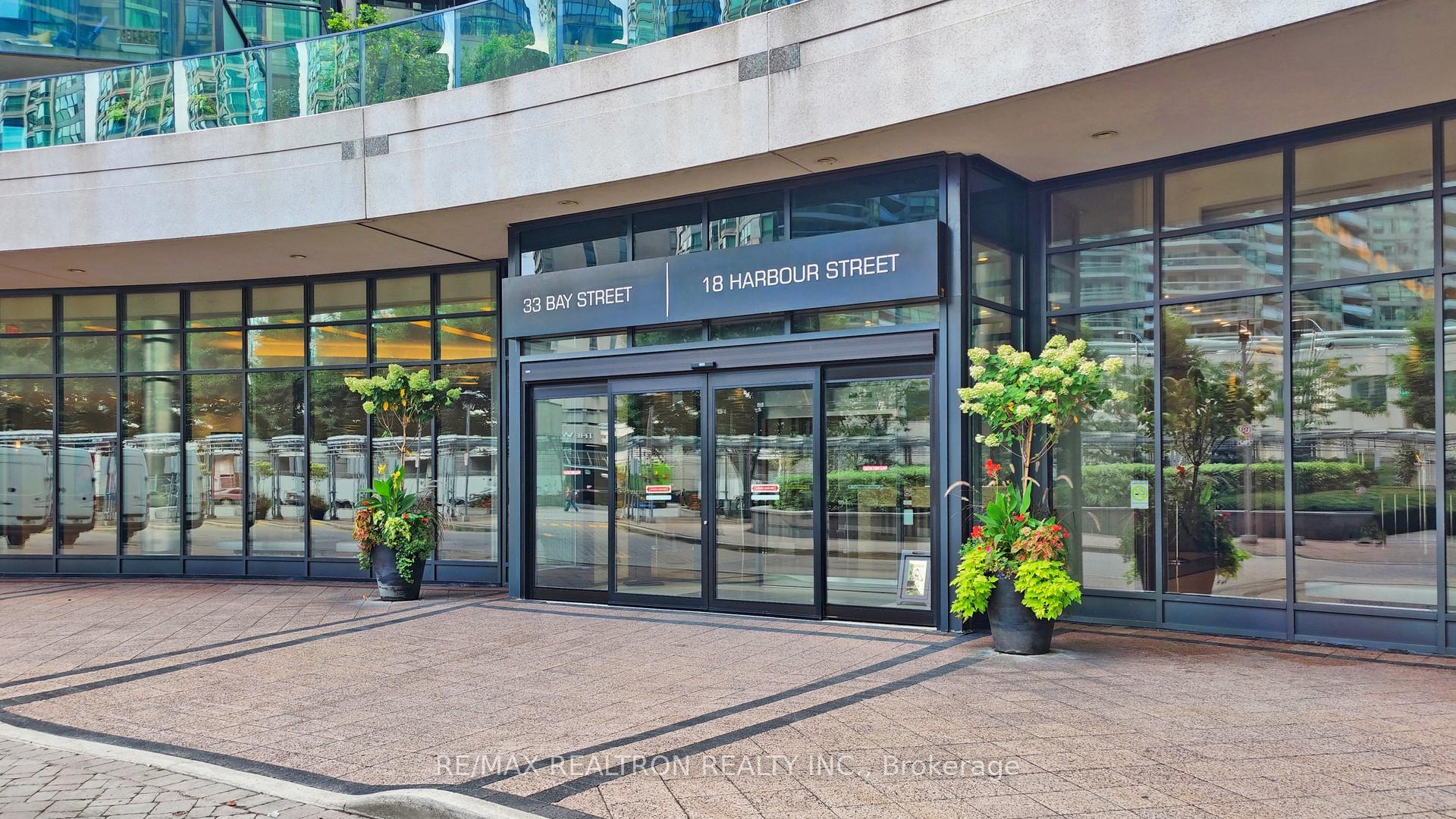 1 Bedroom Condo at 18 Harbour, Toronto For sale