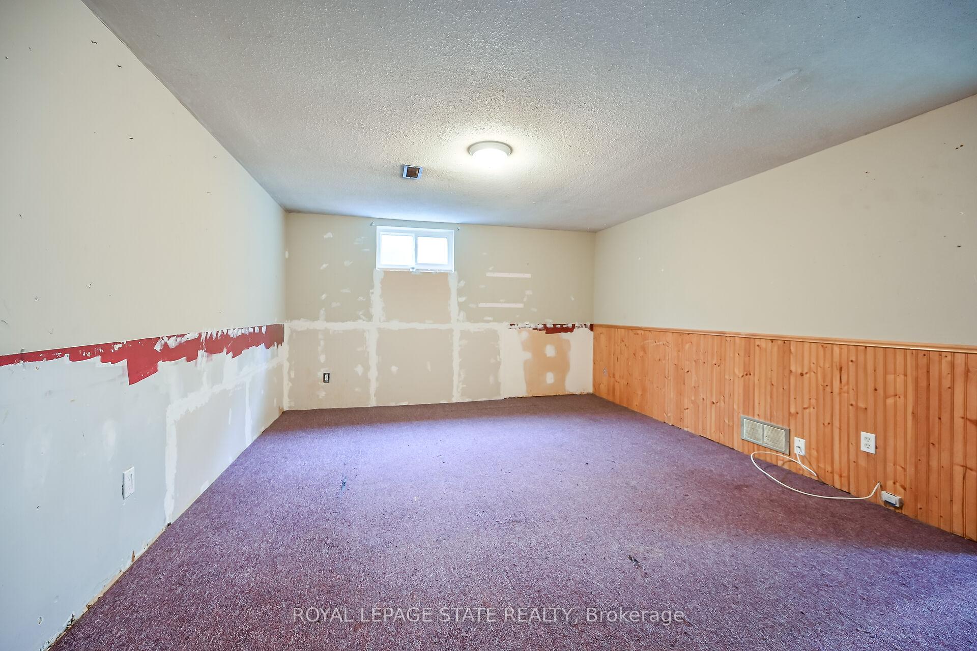 3 Bedrooms Condo at 977 Francis, Burlington For sale