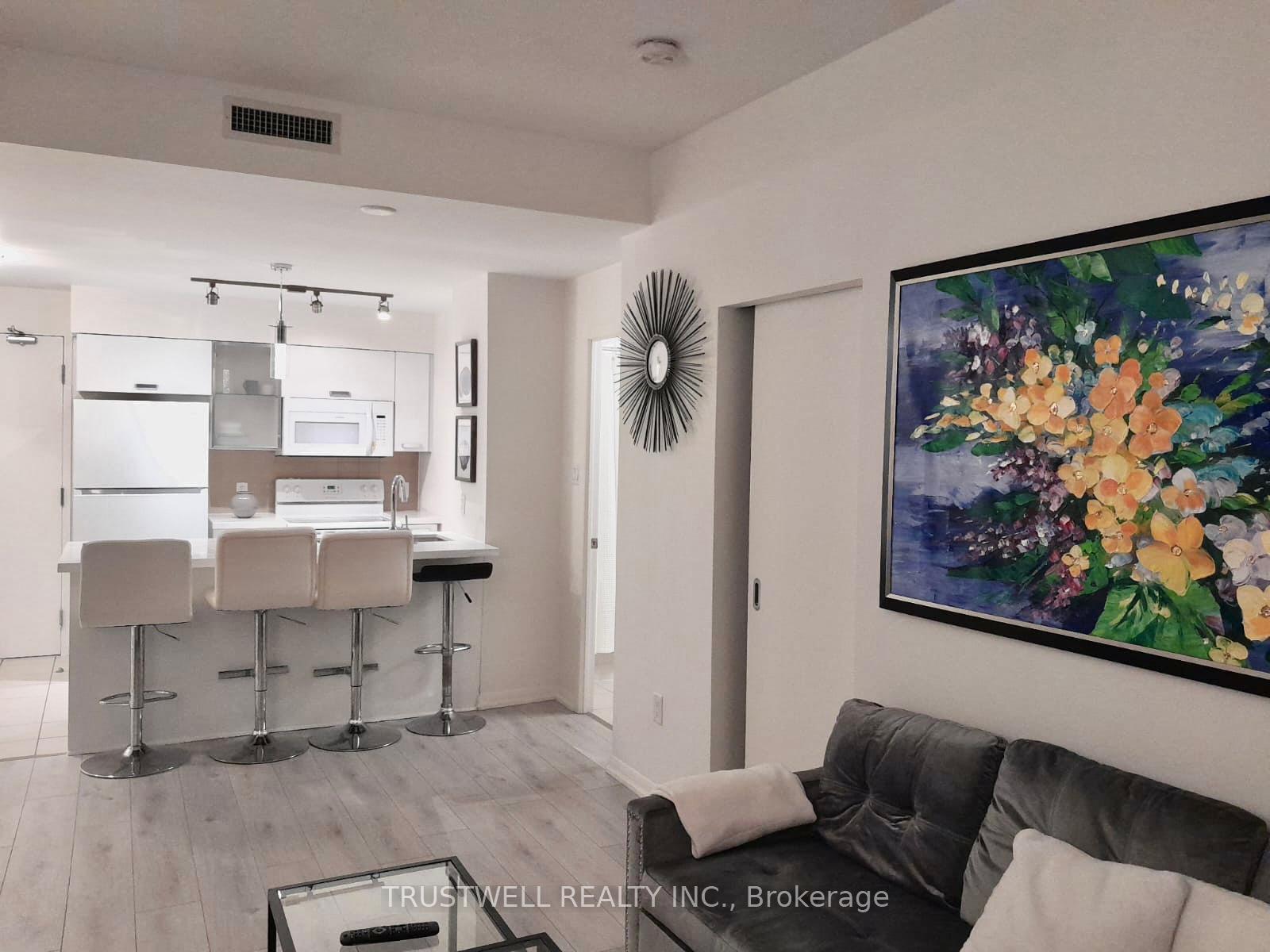 2 Bedrooms Condo at 38 Grenville, Toronto For sale