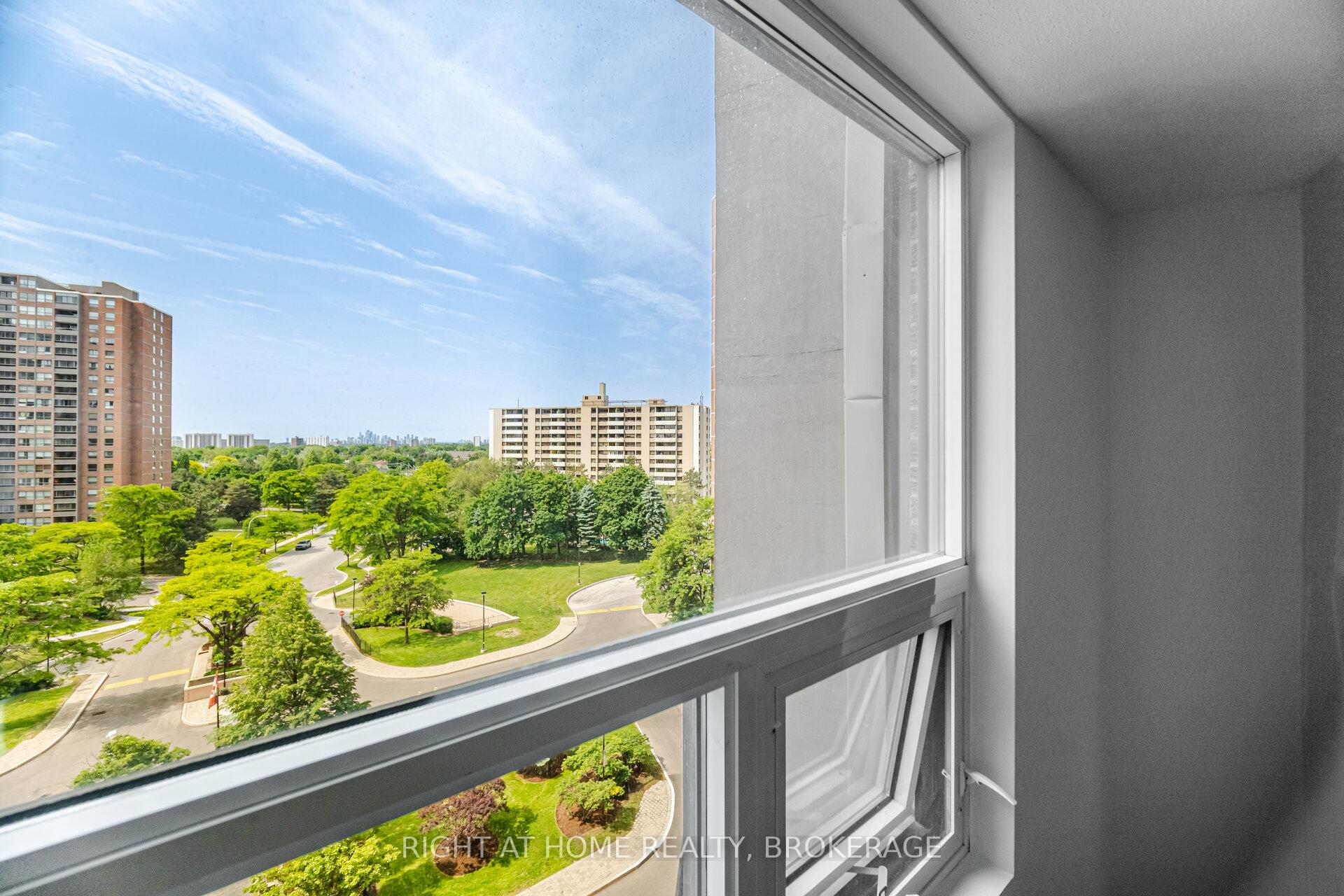 3 Bedrooms Condo at 714 The West Mall, Toronto For sale
