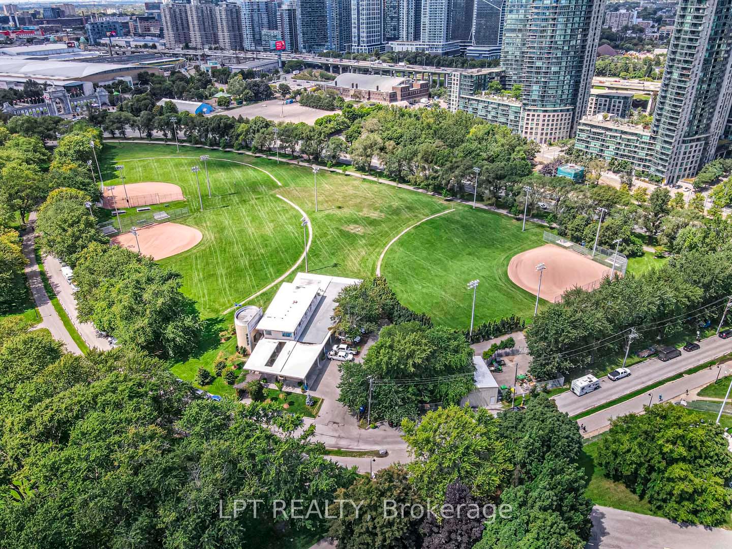 2 Bedrooms Condo at 215 Fort York, Toronto For sale