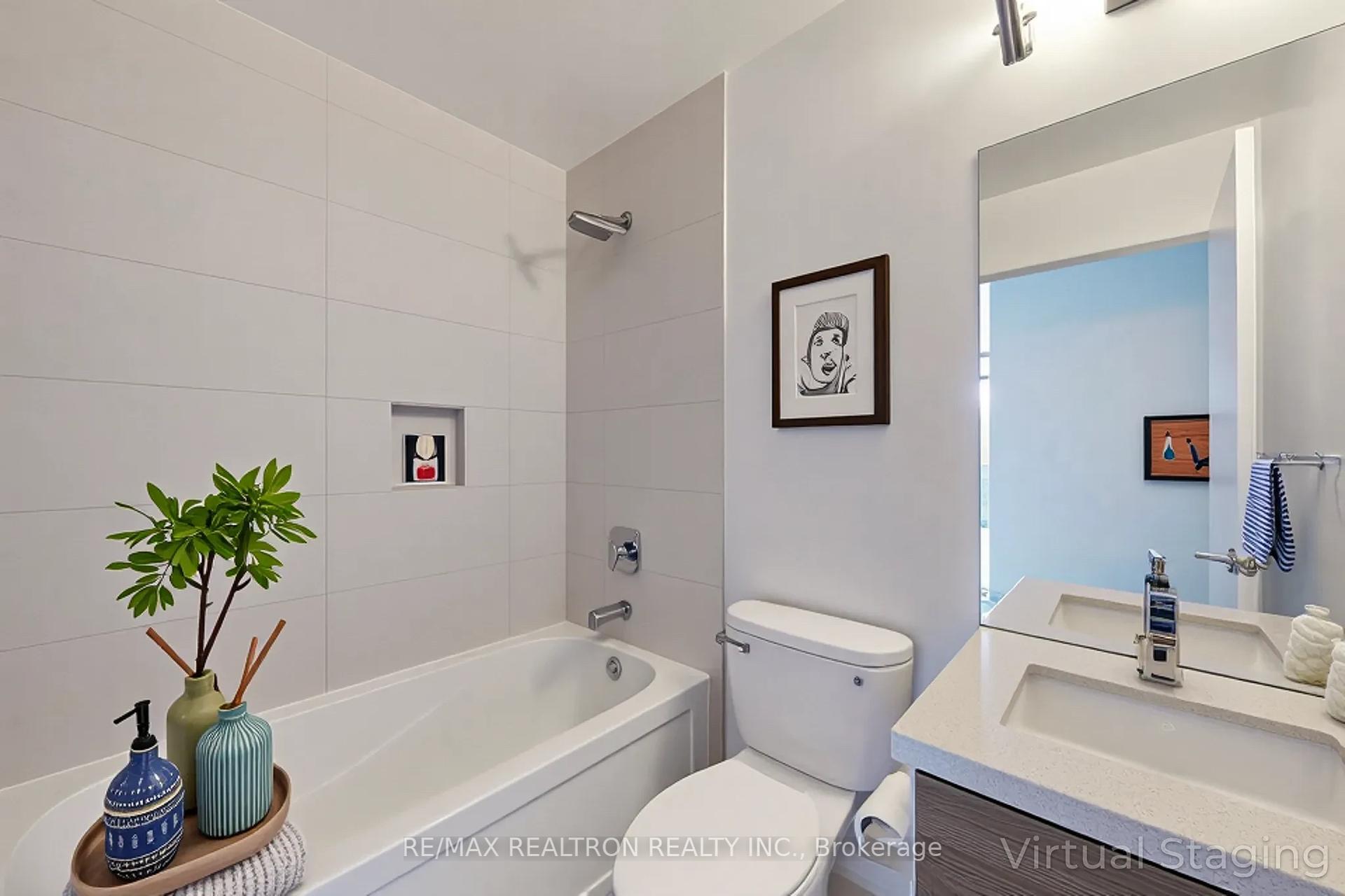 3 Bedrooms Condo at 8 Eglinton, Toronto For sale