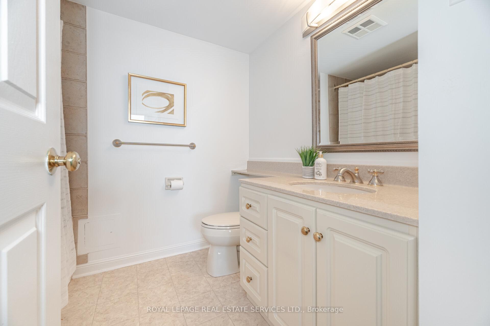 2 Bedrooms Condo at 40 Richview, Toronto For sale