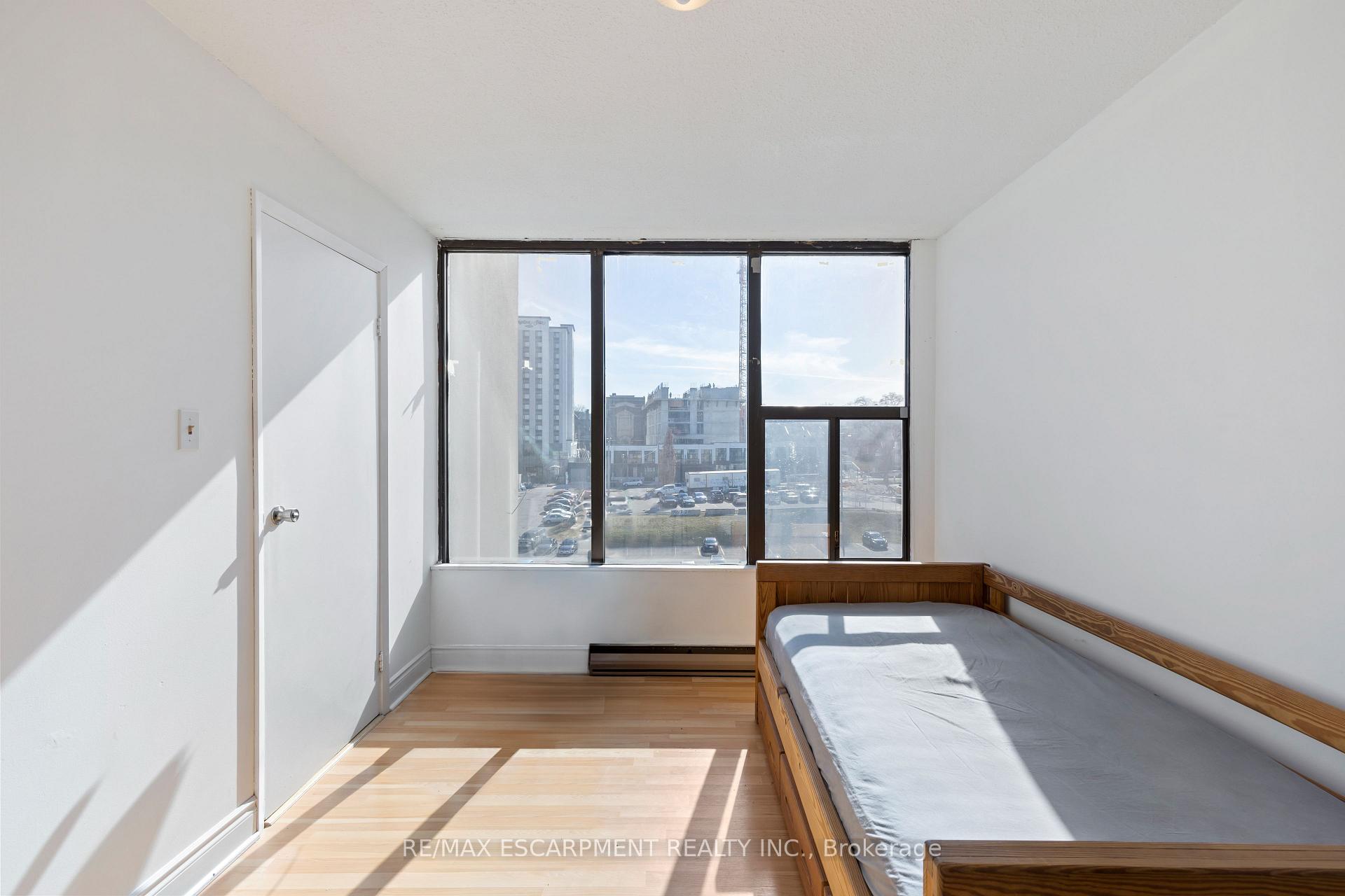3 Bedrooms Condo at 75 QUEEN, Hamilton For sale