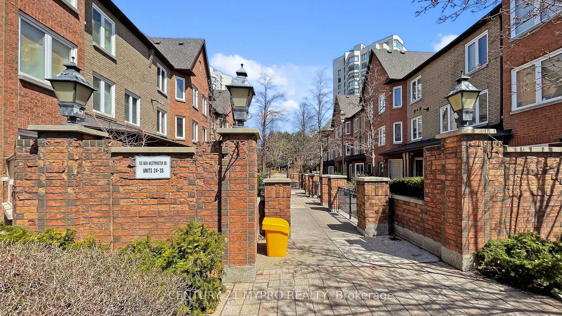 3 Bedrooms Condo at 735 New Westminster,  Vaughan For sale