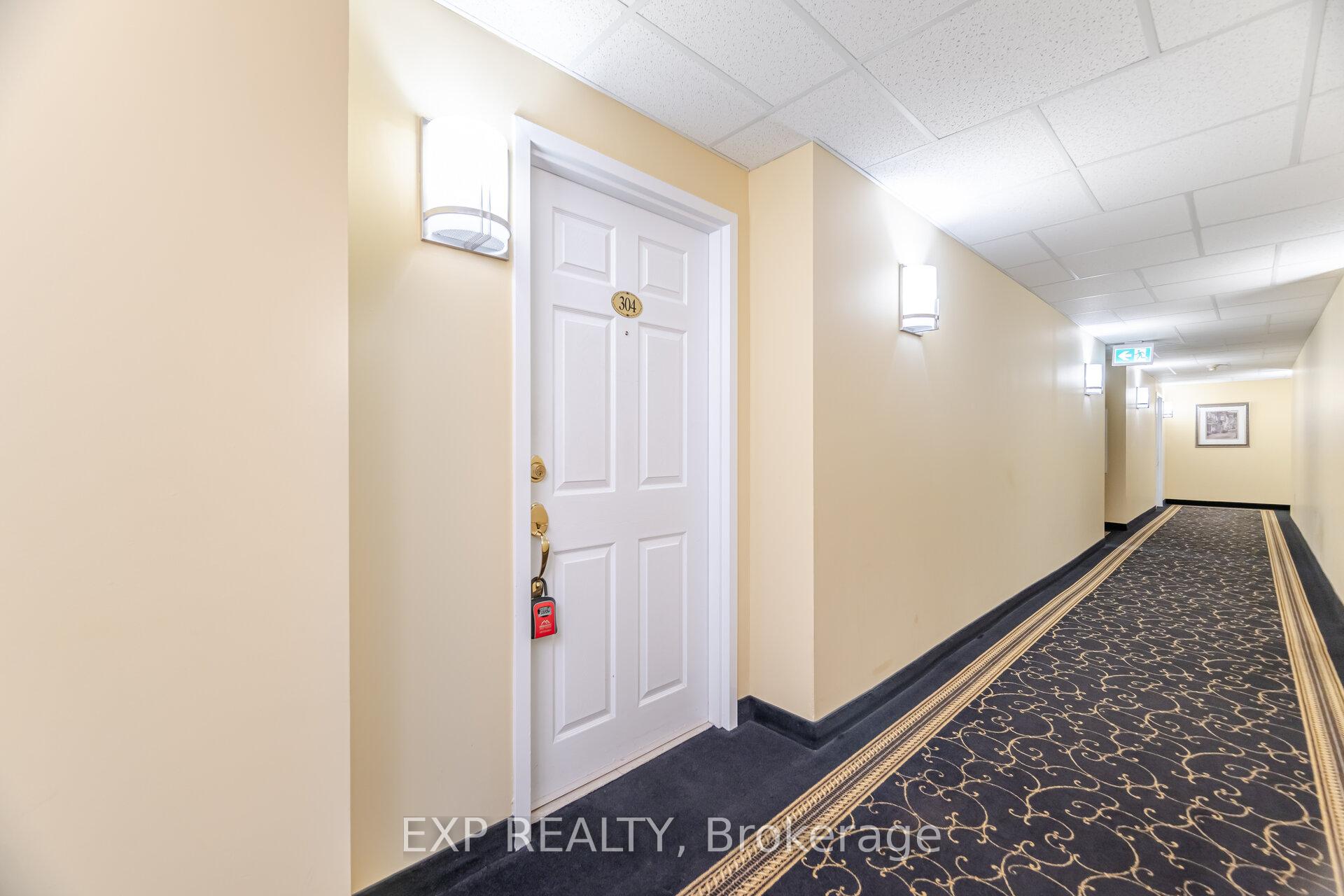 2 Bedrooms Condo at 216 Plains, Burlington For sale