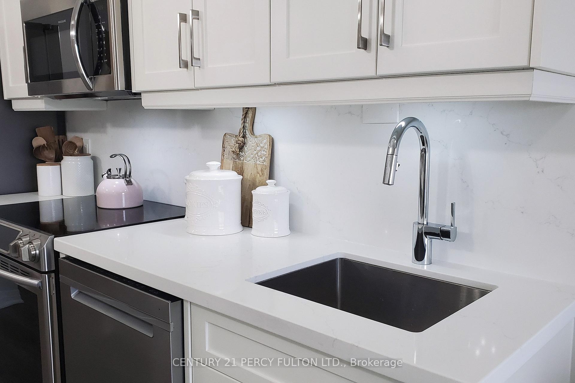 2 Bedrooms Condo at 128 Grovewood, Oakville For sale