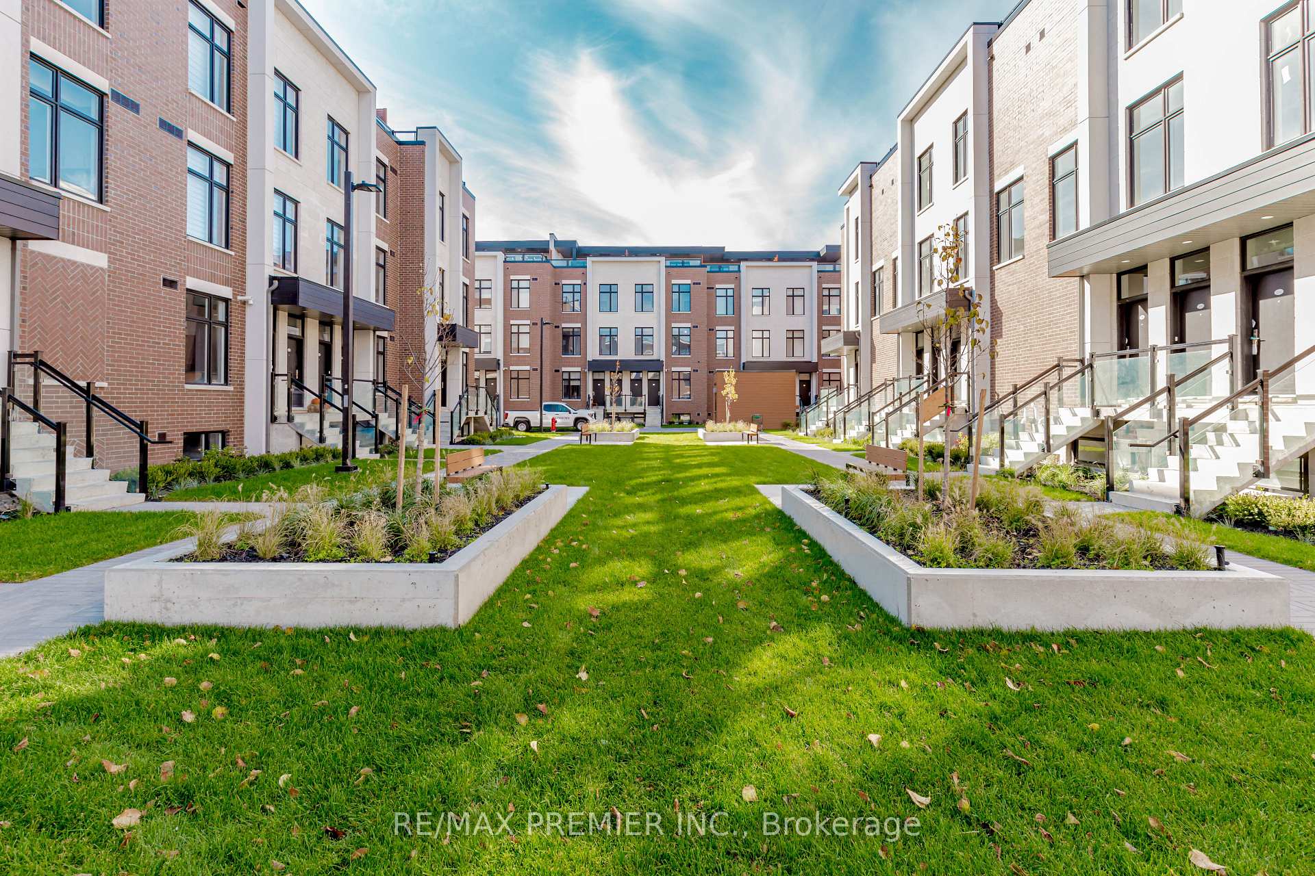 3 Bedrooms Condo at 9560 ISLINGTON,  Vaughan For sale