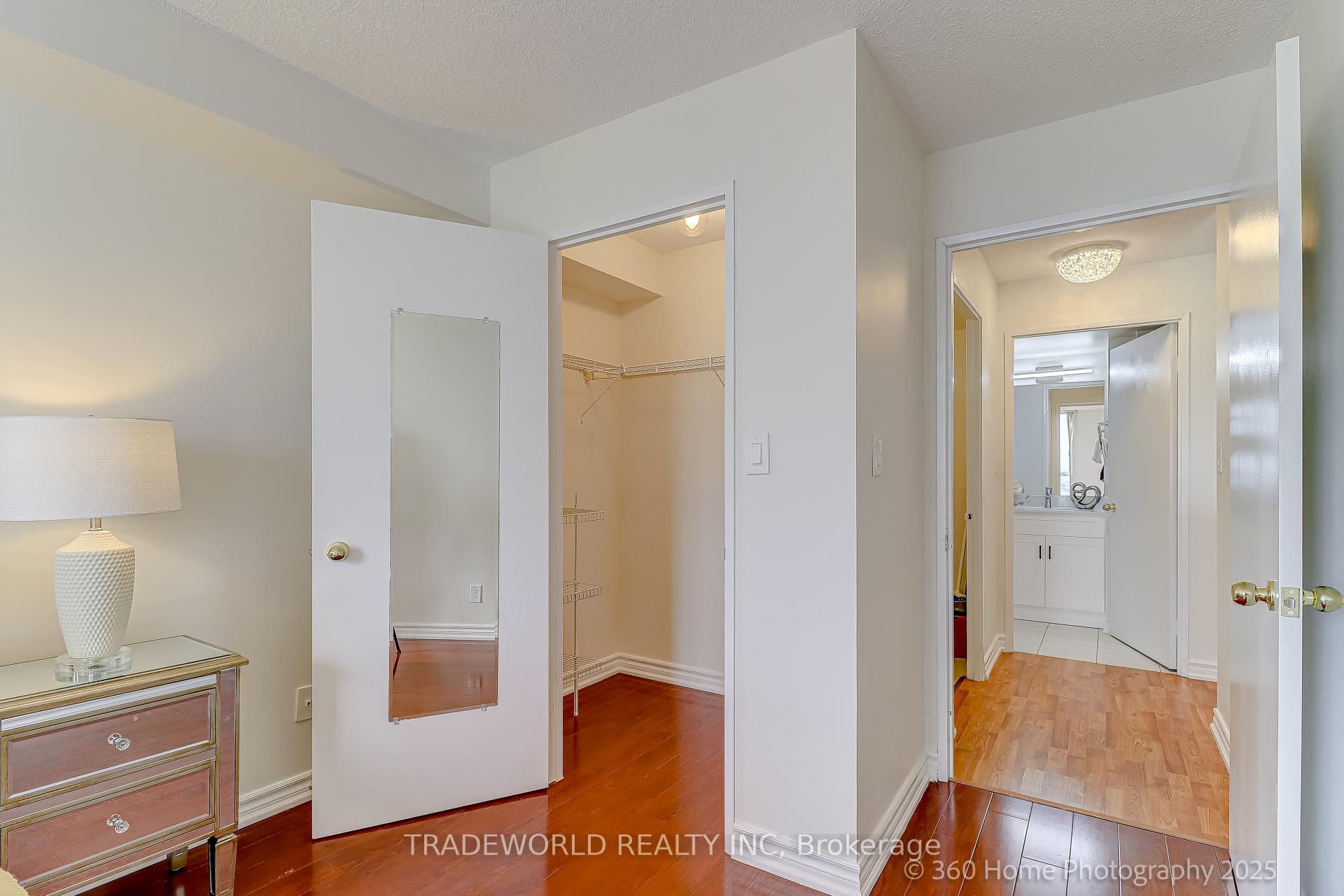 3 Bedrooms Condo at 155 Hillcrest, Mississauga For sale