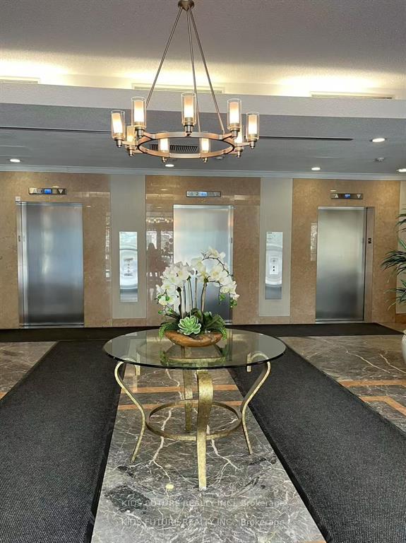 2 Bedrooms Condo at 2177 Burnhamthorpe,  Mississauga For sale