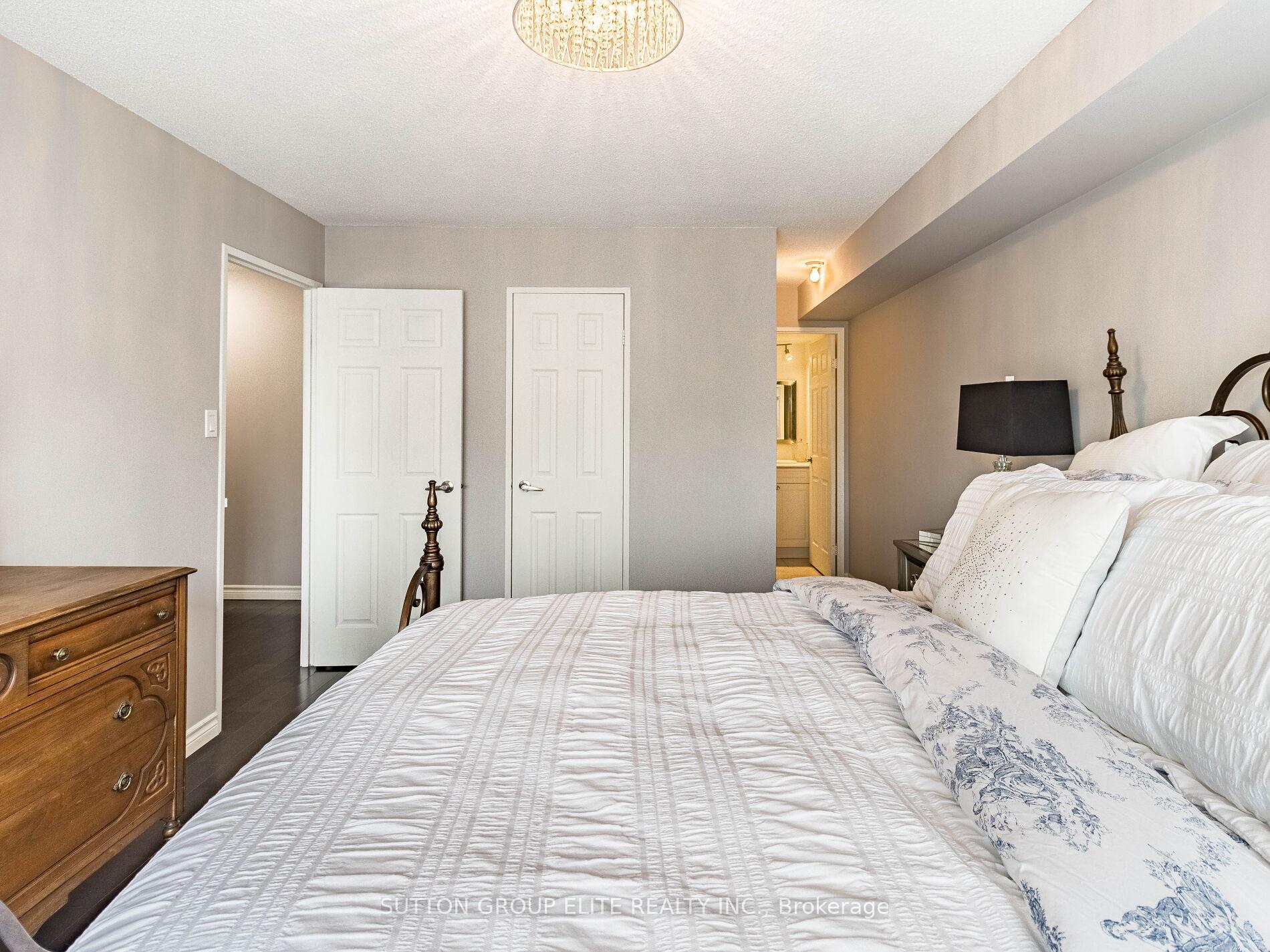 2 Bedrooms Condo at 50 Elm, Mississauga For sale