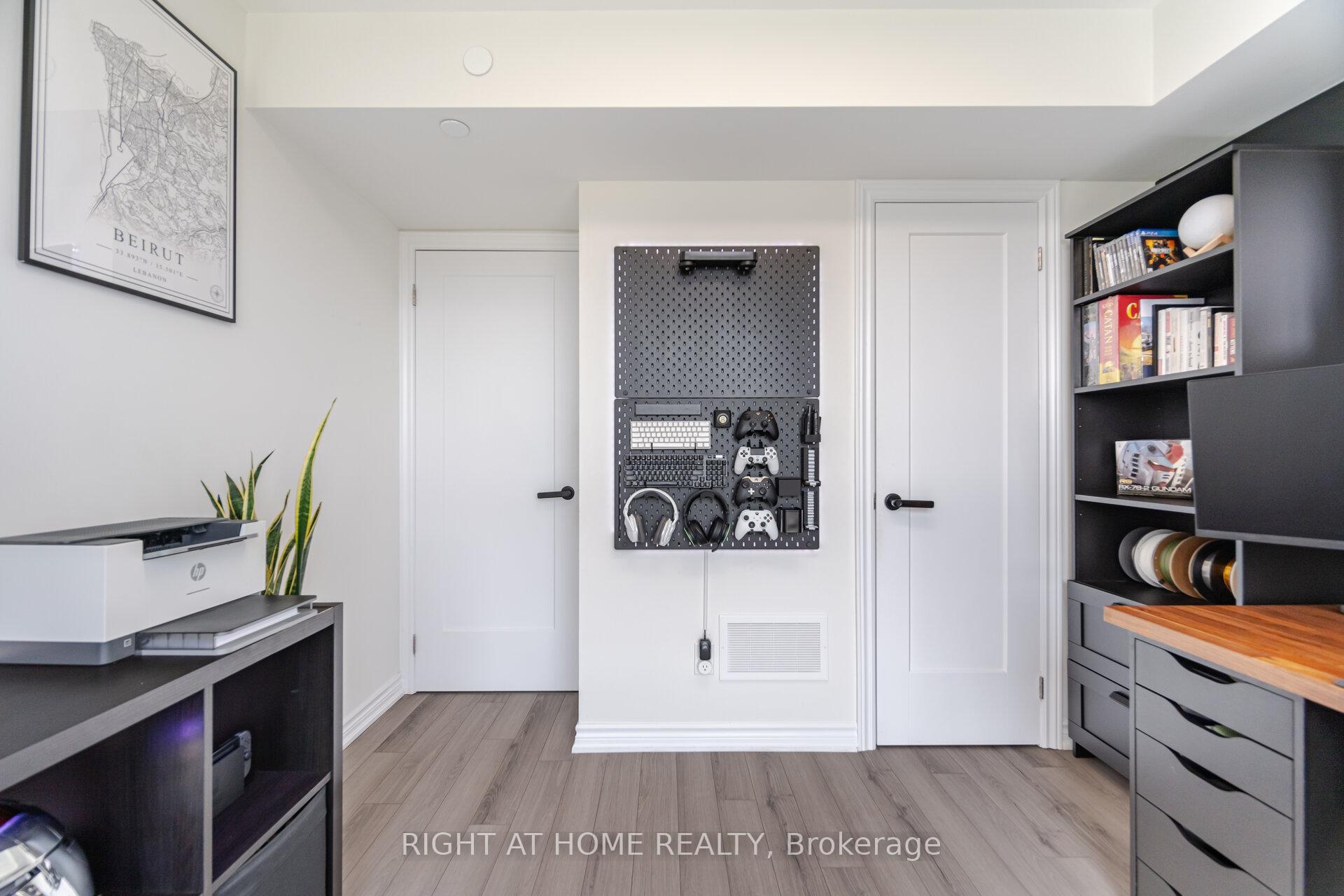 2 Bedrooms Condo at 349 Wheat Boom, Oakville For sale