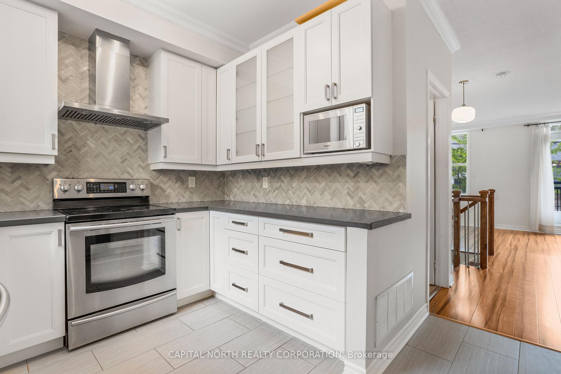 3 Bedrooms Condo at 51 Halton, Toronto For sale