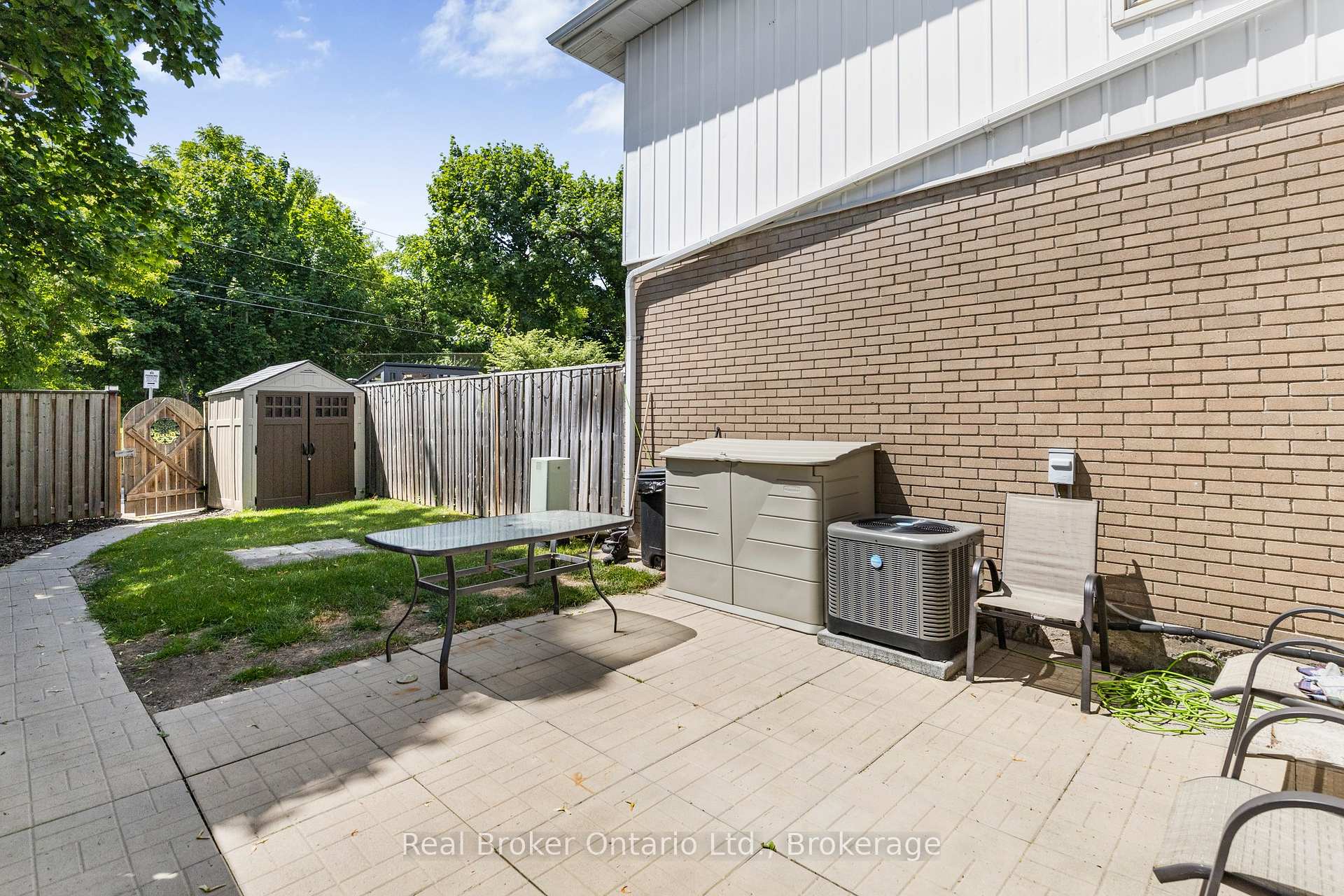 3 Bedrooms Condo at 2111 Meadowbrook, Burlington For sale