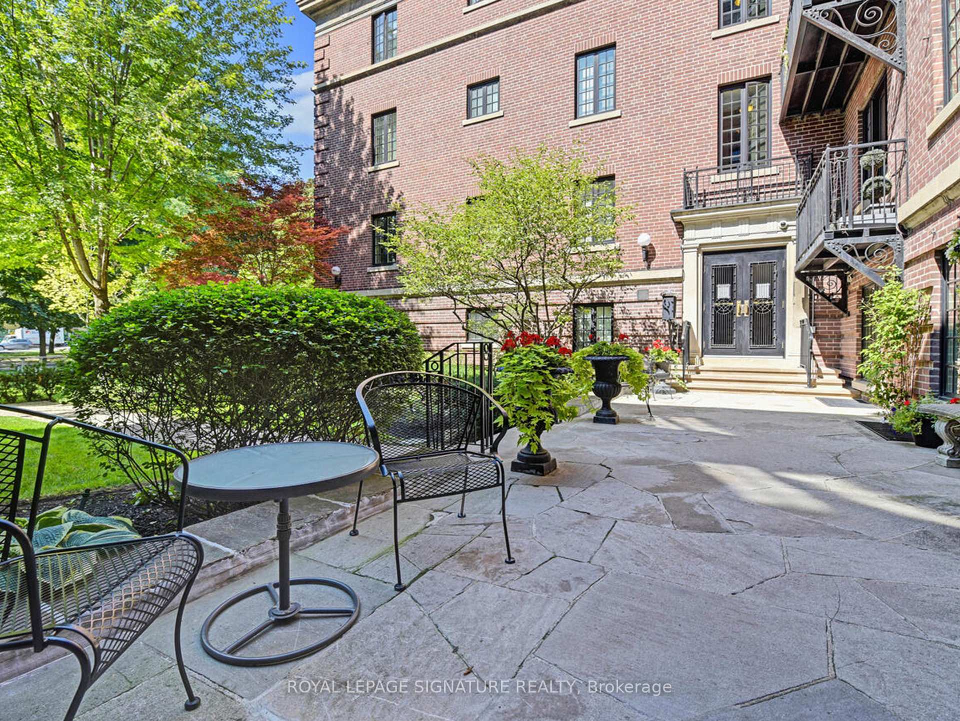 2 Bedrooms Co-op at 150 St Clair, Toronto For sale