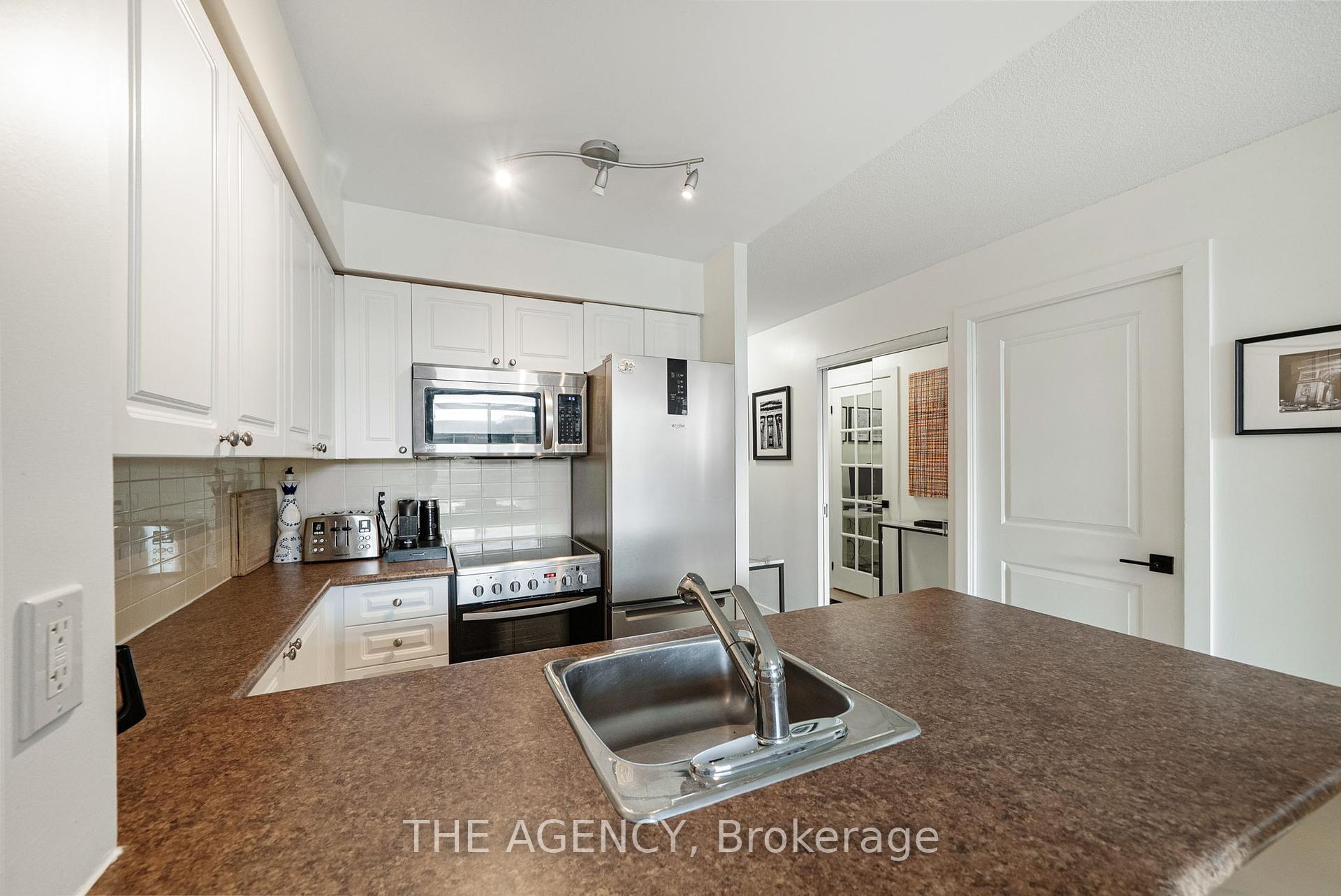 2 Bedrooms Condo at 50 Lynn Williams, Toronto For sale