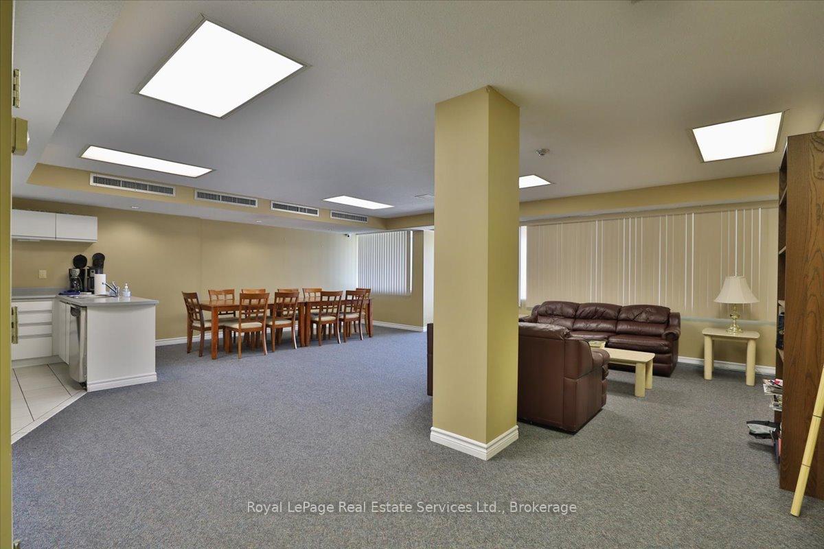 2 Bedrooms Condo at 100 Bronte, Oakville For sale