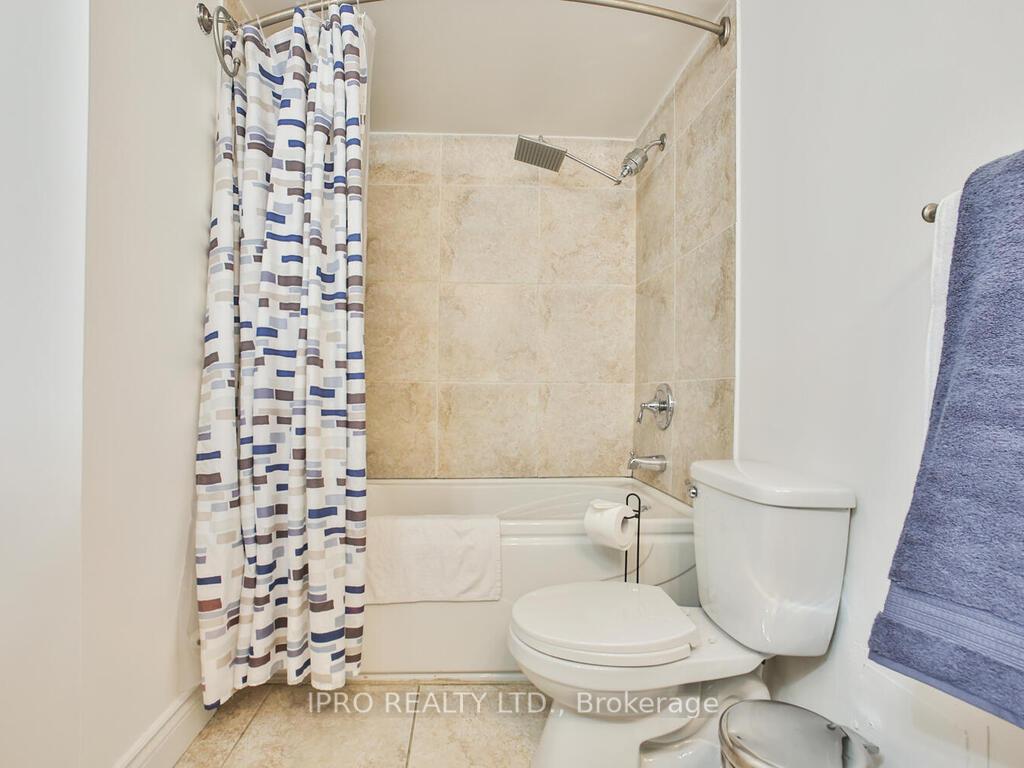 3 Bedrooms Condo at 330 Rathburn, Mississauga For sale