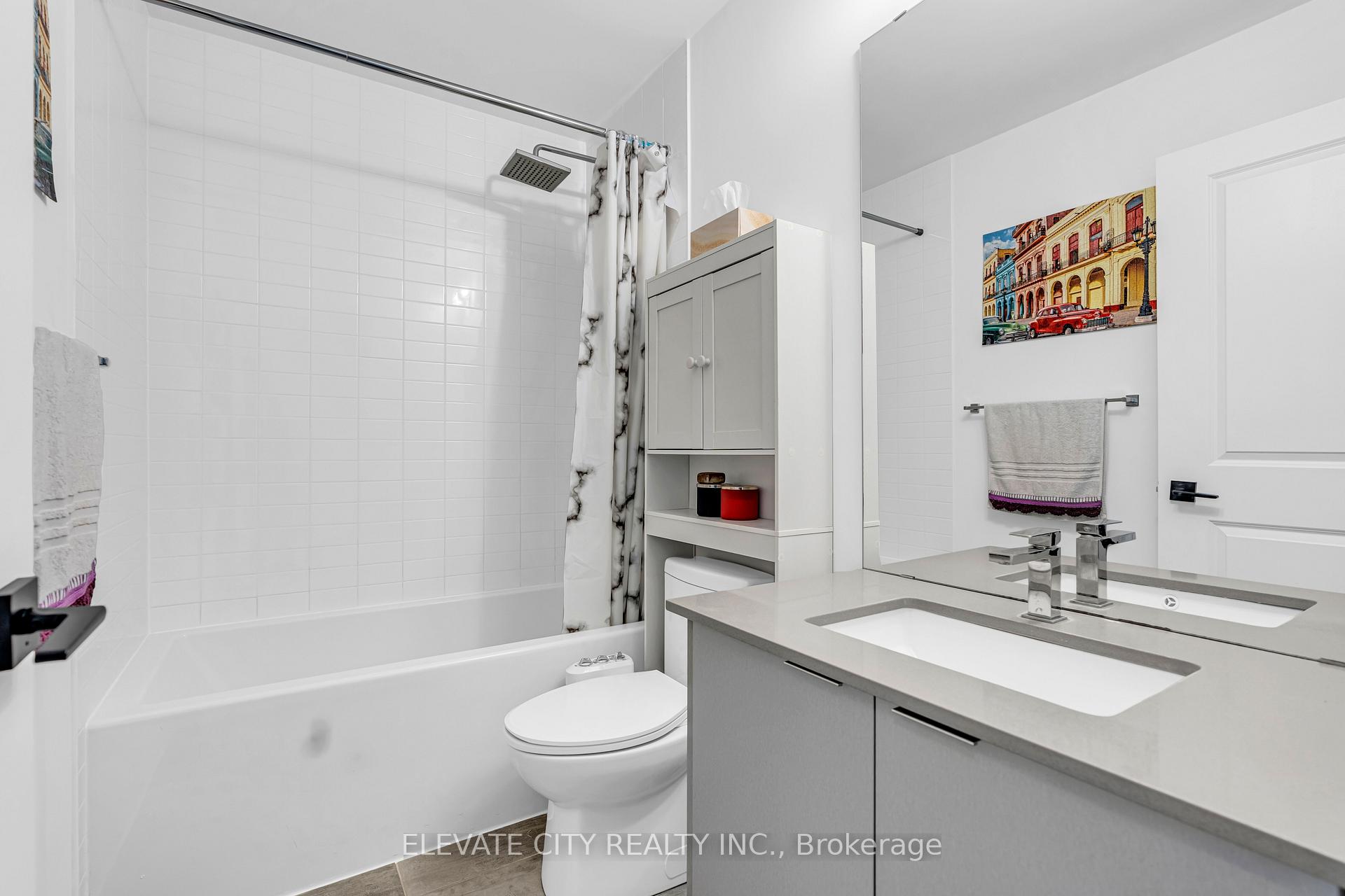 2 Bedrooms Condo at 2489 Taunton, Oakville For sale