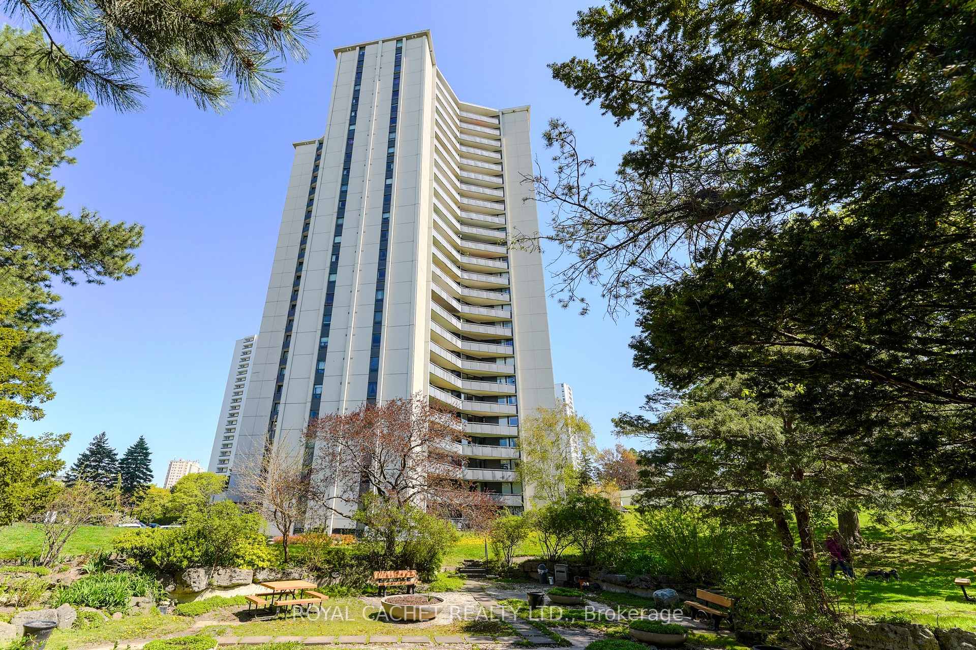 3 Bedrooms Condo at 75 Graydon Hall, Toronto For sale
