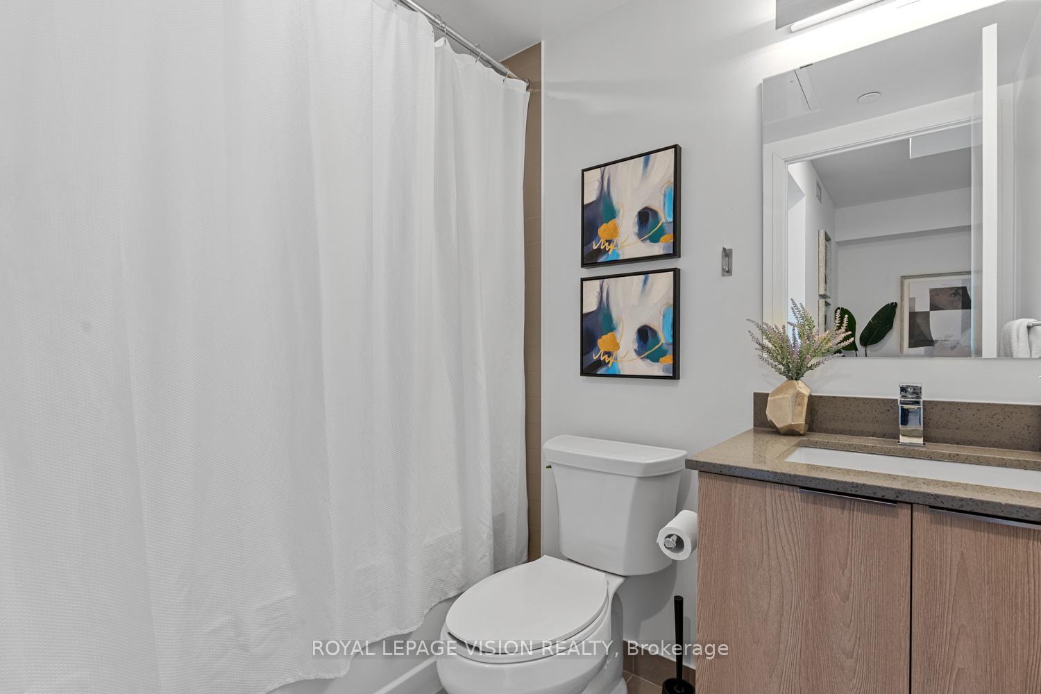 2 Bedrooms Condo at 501 Yonge, Toronto For sale