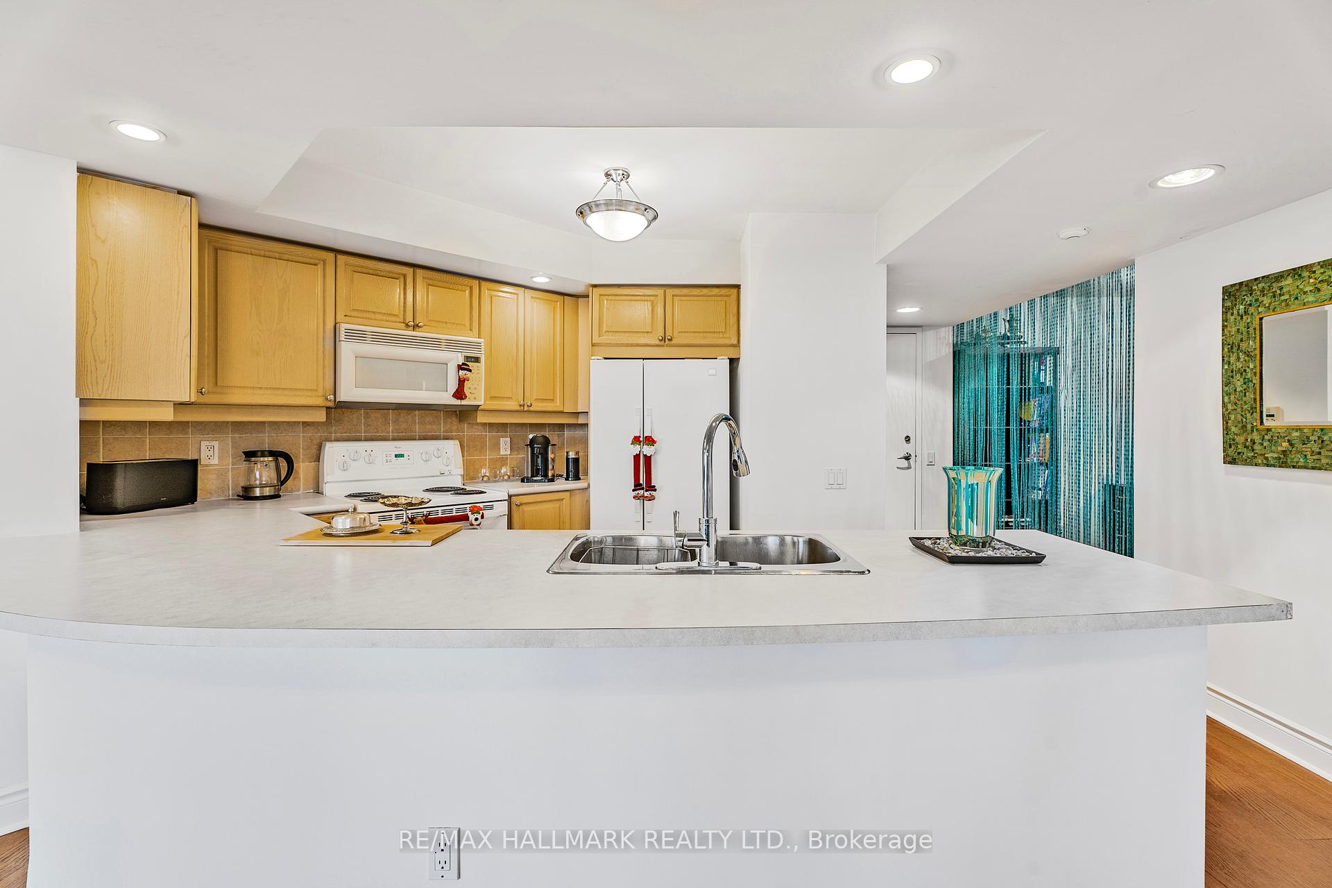 3 Bedrooms Condo at 5 Northtown, Toronto For sale